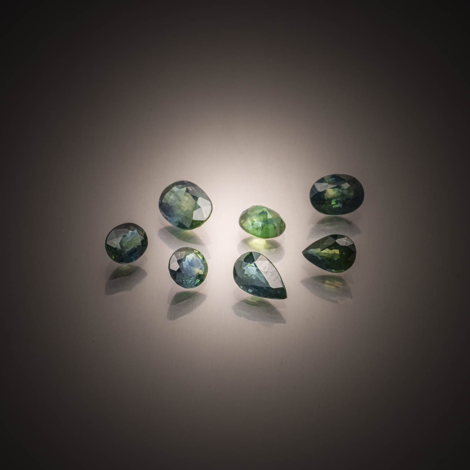 Lot de perles de culture perçées sur papier. - Lazuli