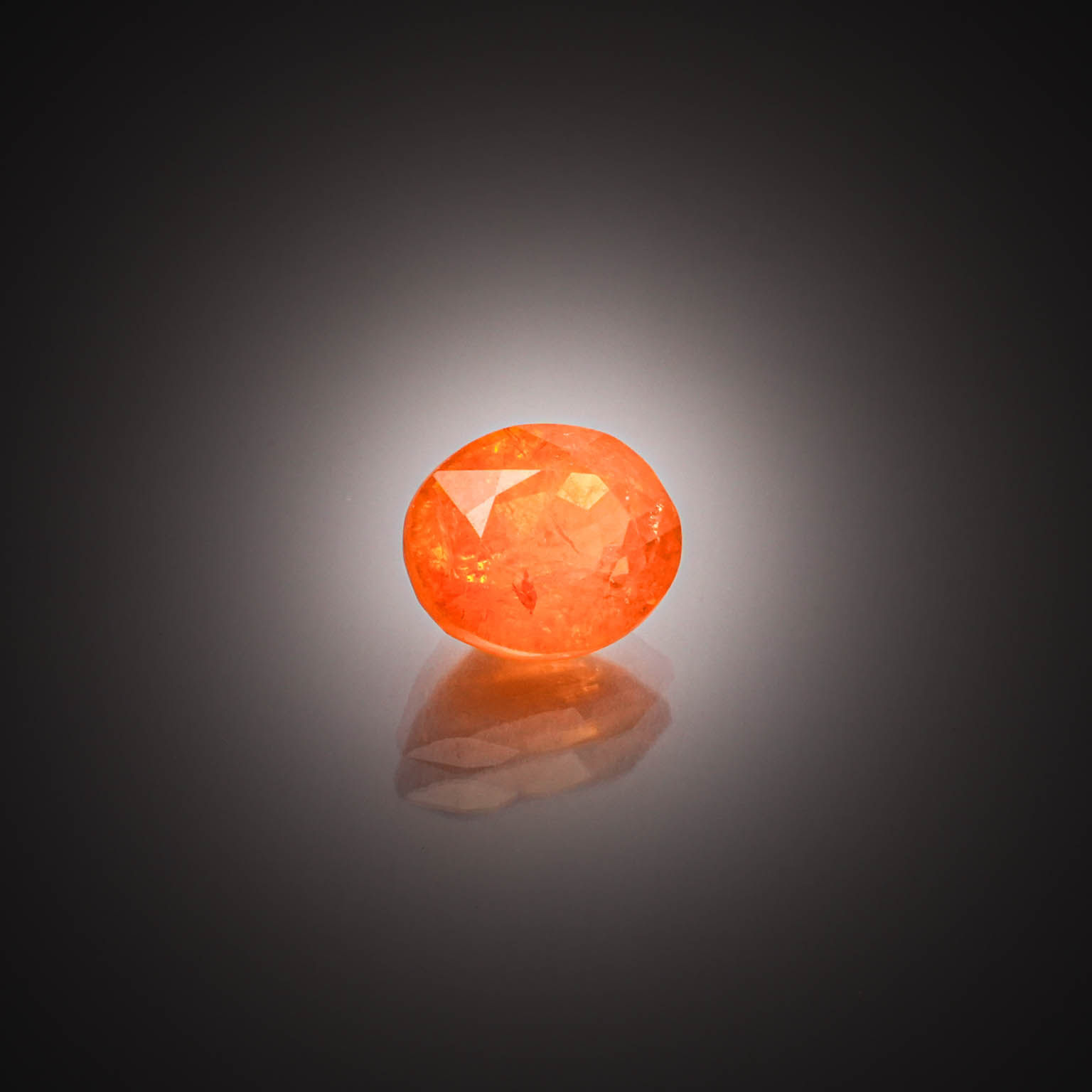 Appairage de rubis ovales sur papier. - Lazuli
