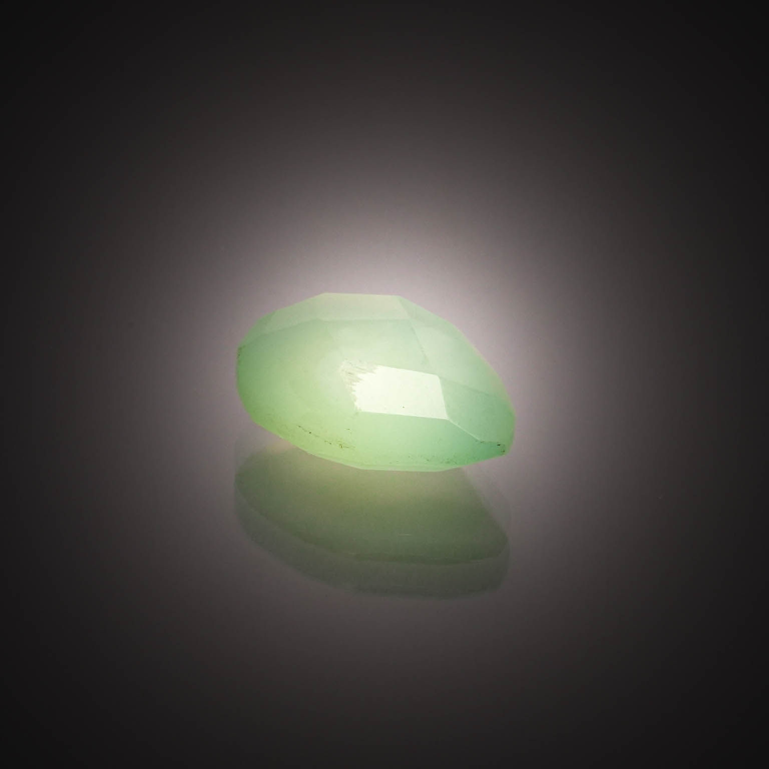 Prehnite octogonale sur papier. - Lazuli