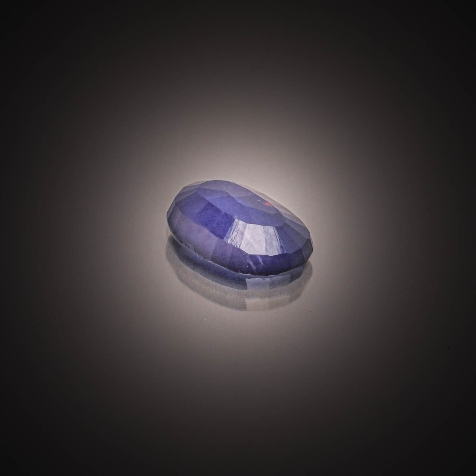 Lot de quatre saphirs ovales sur papier. - Lazuli