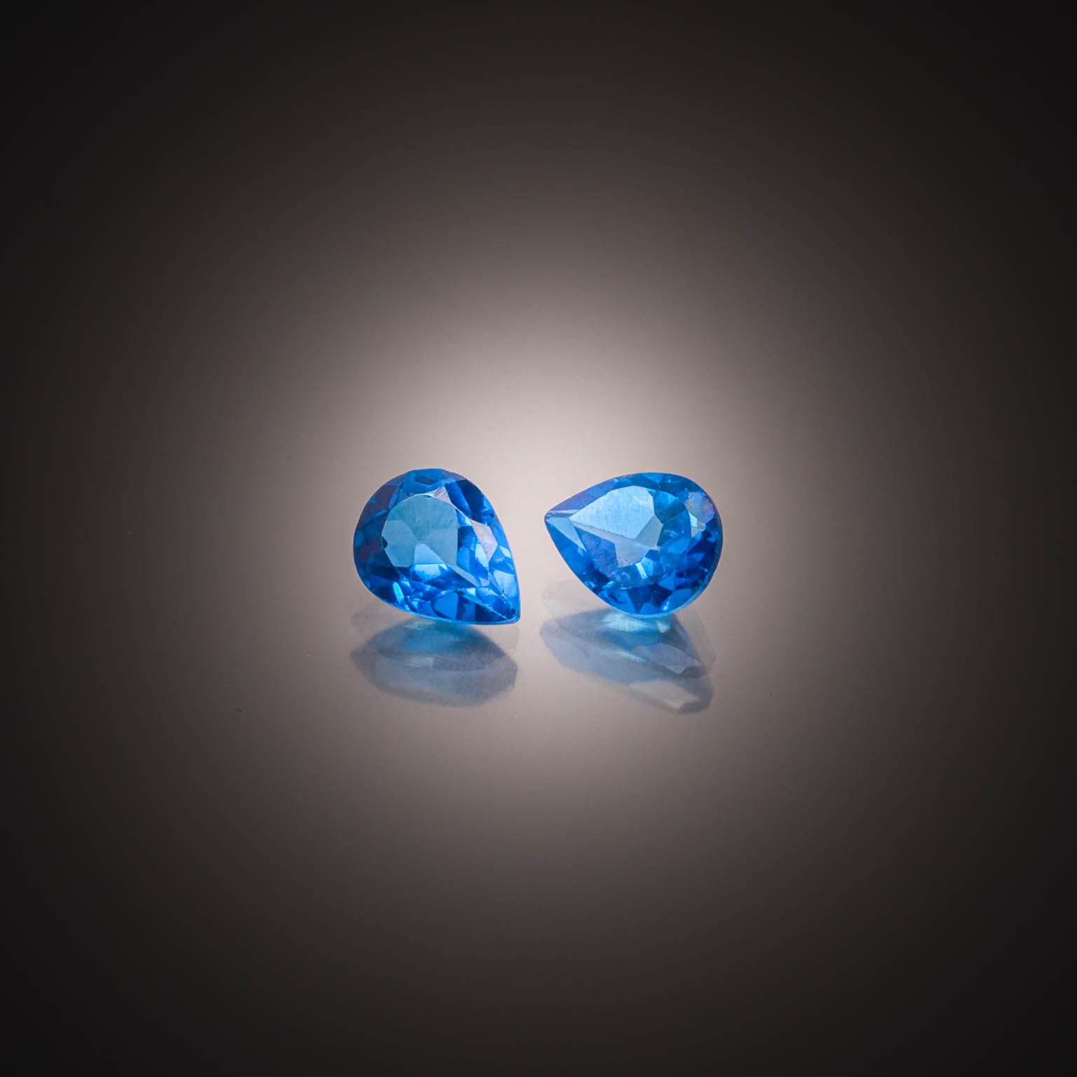 Améthyste poire sur papier. - Lazuli