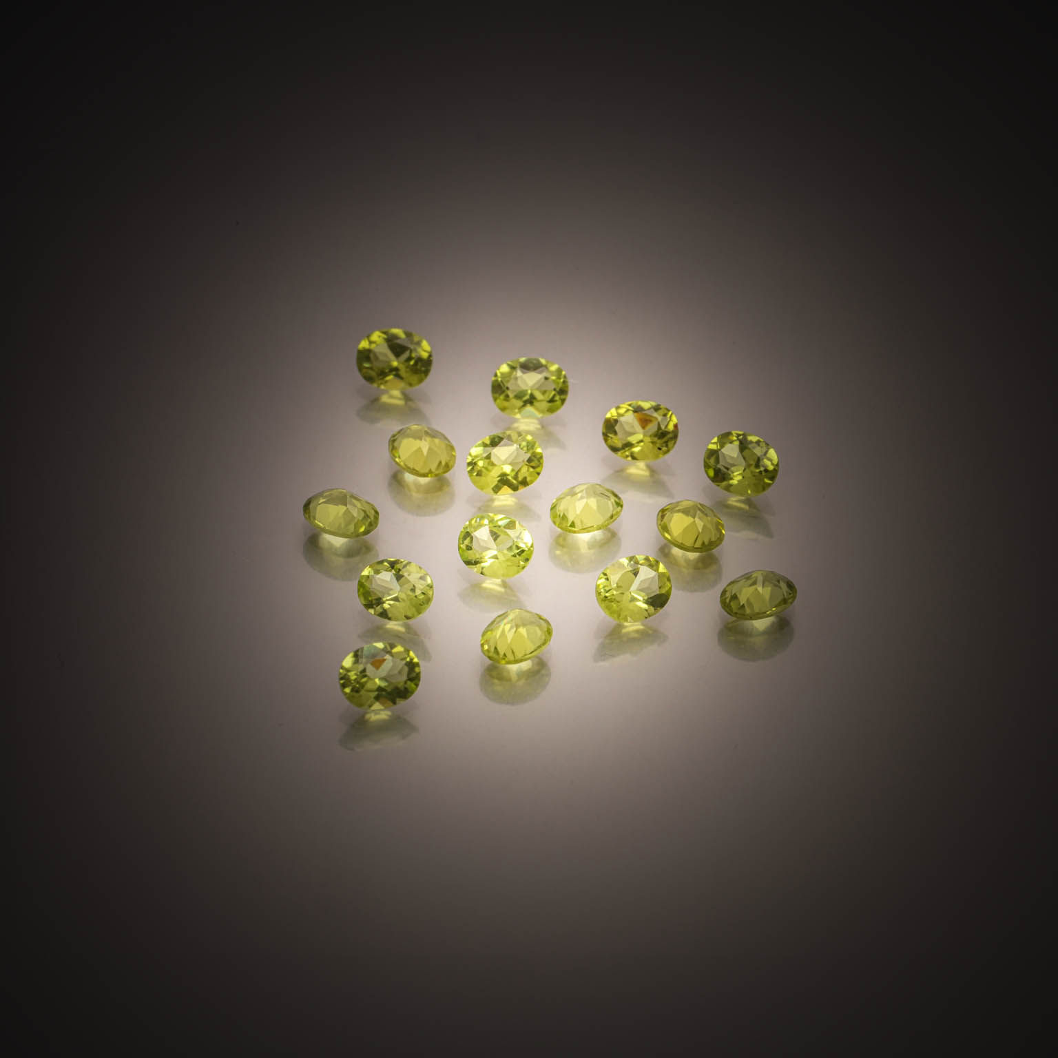 Topaze impériale cœur sur papier. - Lazuli