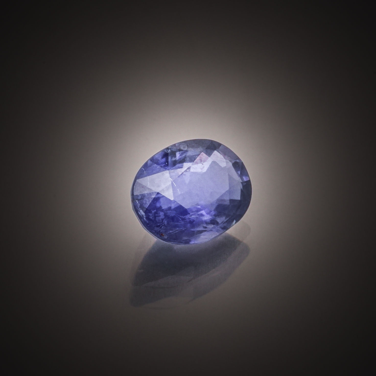 Lot de quatre saphirs ovales sur papier. - Lazuli