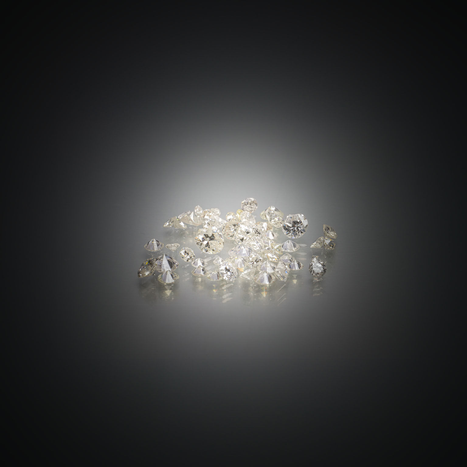 Lot de diamants sur papier. - Lazuli