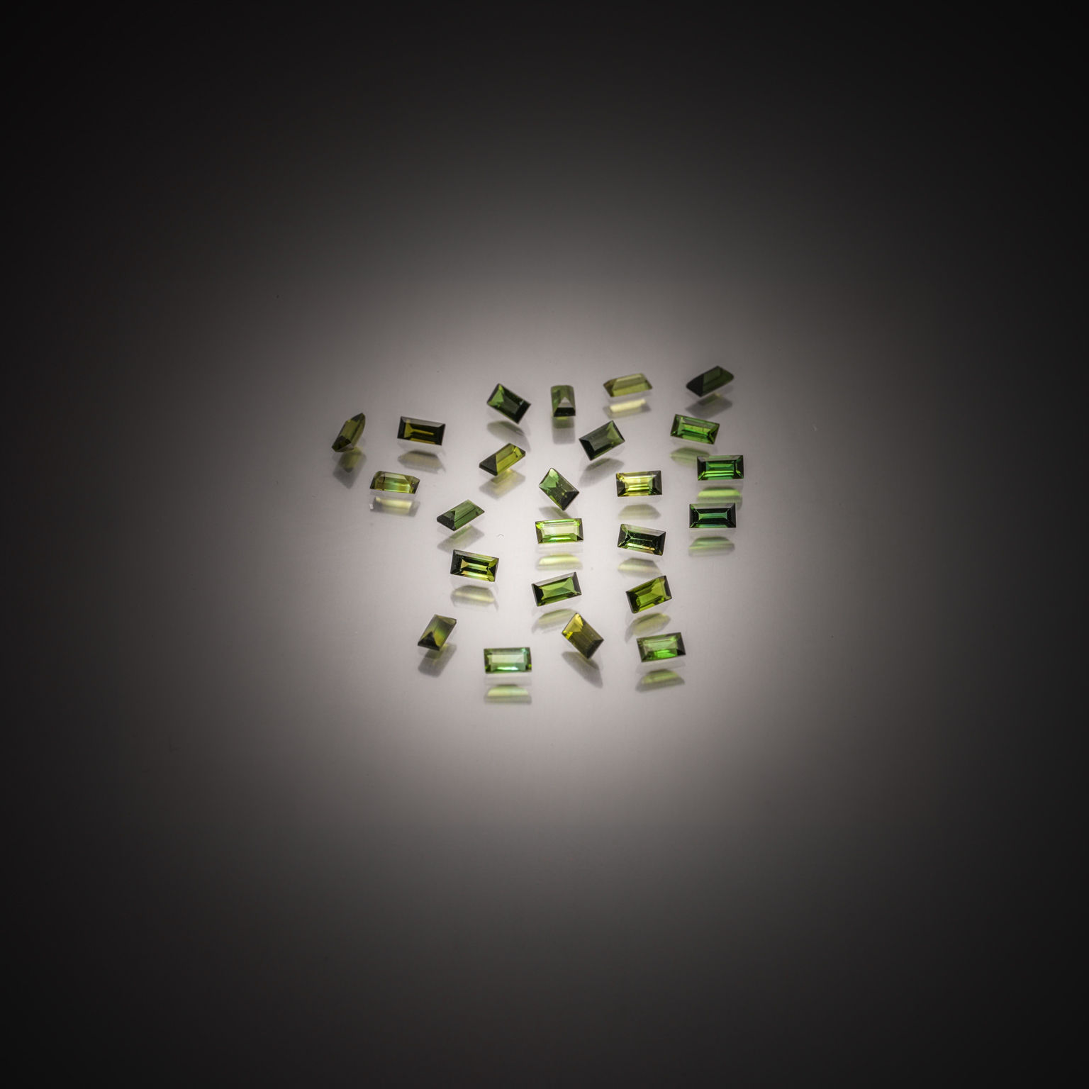 Lot de diamants sur papier. - Lazuli