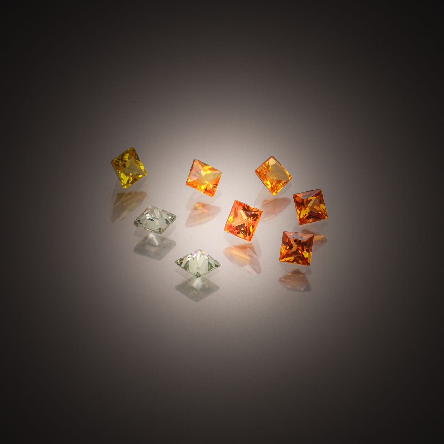 Lot d&rsquo;opales de feu rondes sur papier. - Lazuli