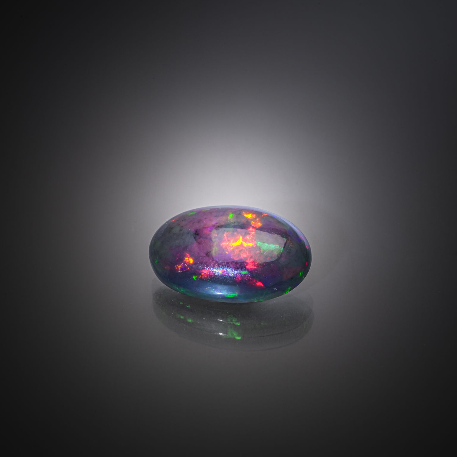 Grenat rhodolite poire sur papier. - Lazuli