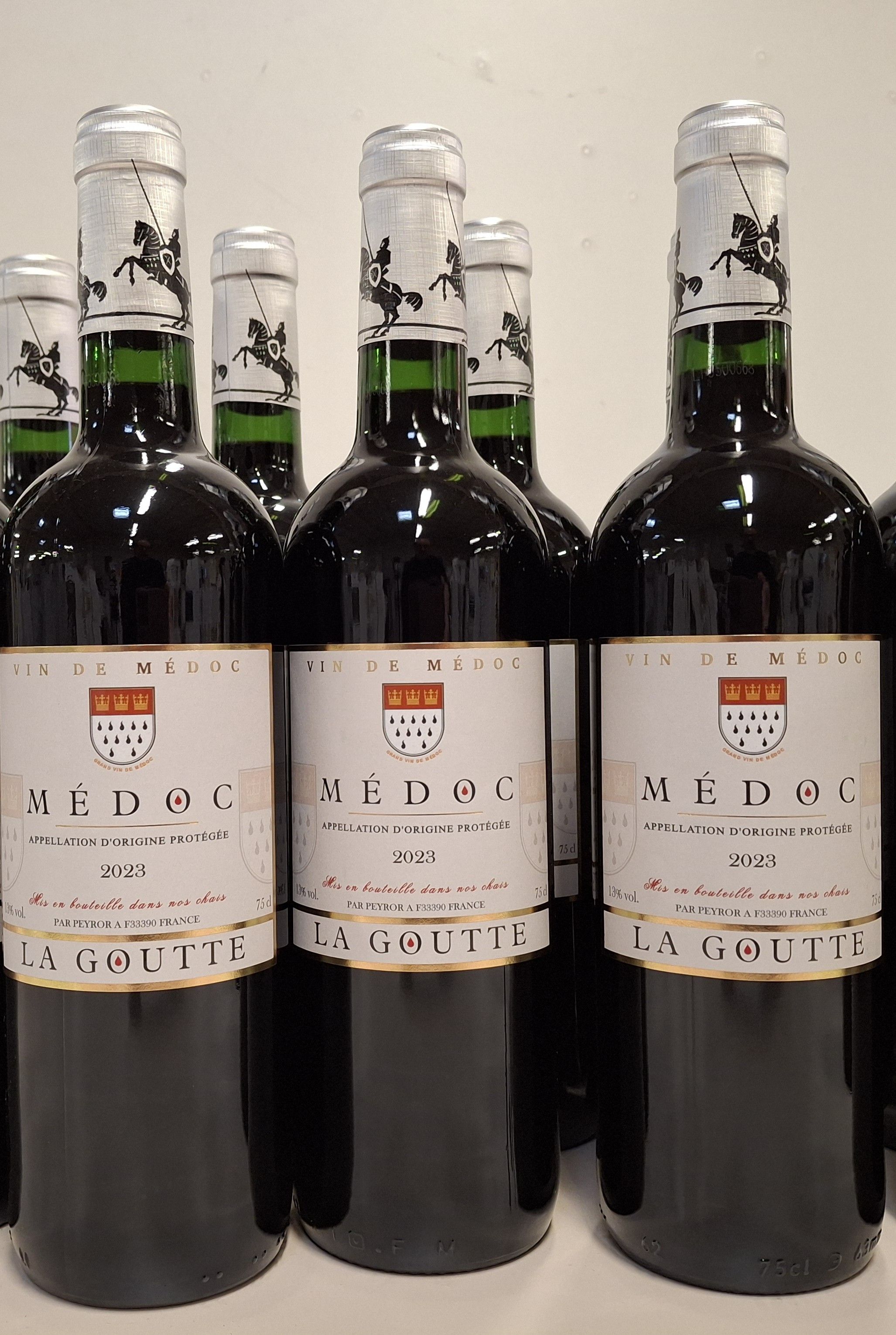 6 Bouteilles Médoc 2023  « La Goutte »  état parfait - Lazuli