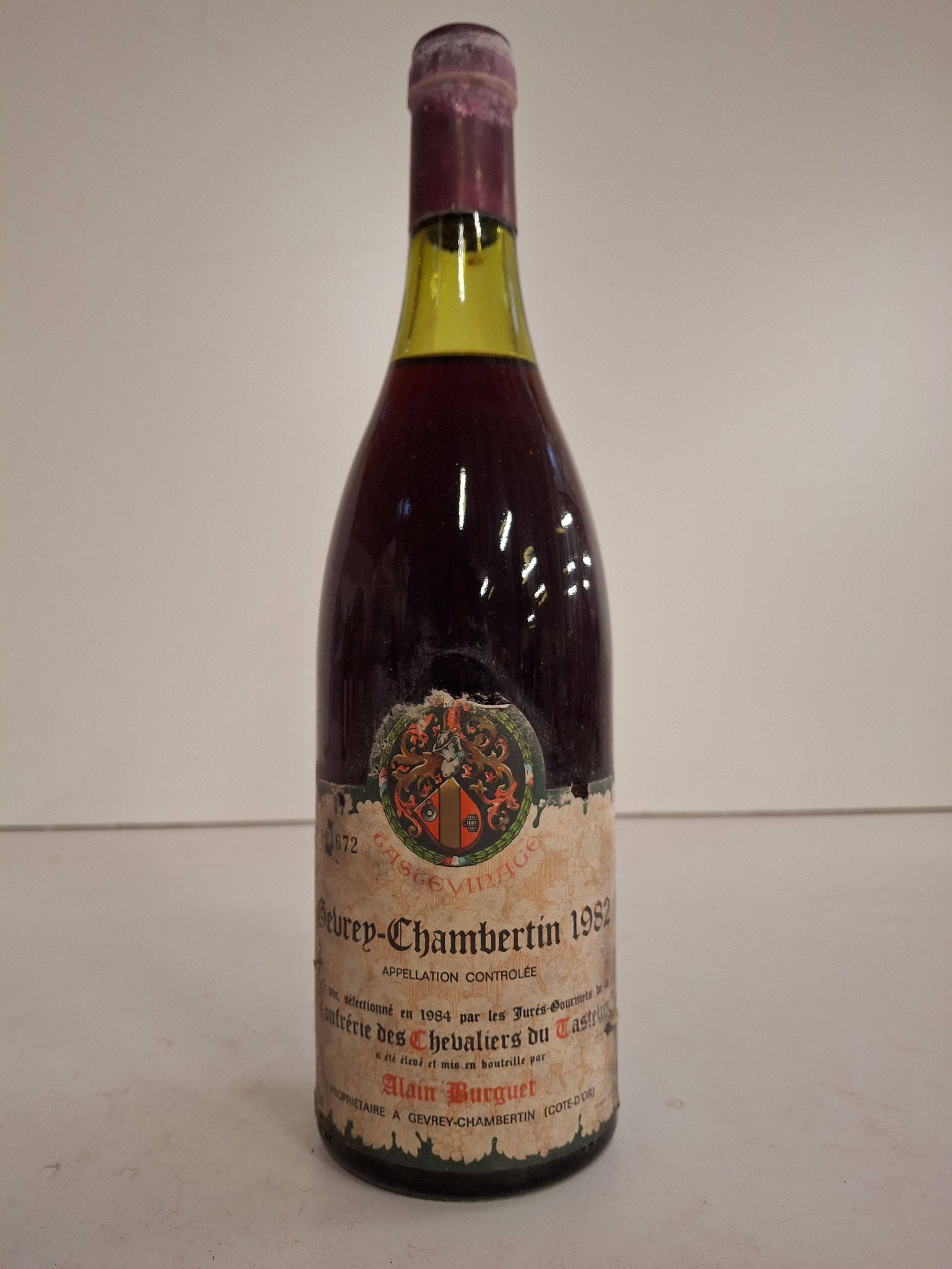 Lot comprenant 1 Gigondas Cru de la Vallée du Rhône 2019 Récolté auprès des dentelles Les Aromanes Grande année propriétaire récoltant état parfait 2 Beaujolais Village 1976 Propriétaire récoltant Dartiailh - Lazuli