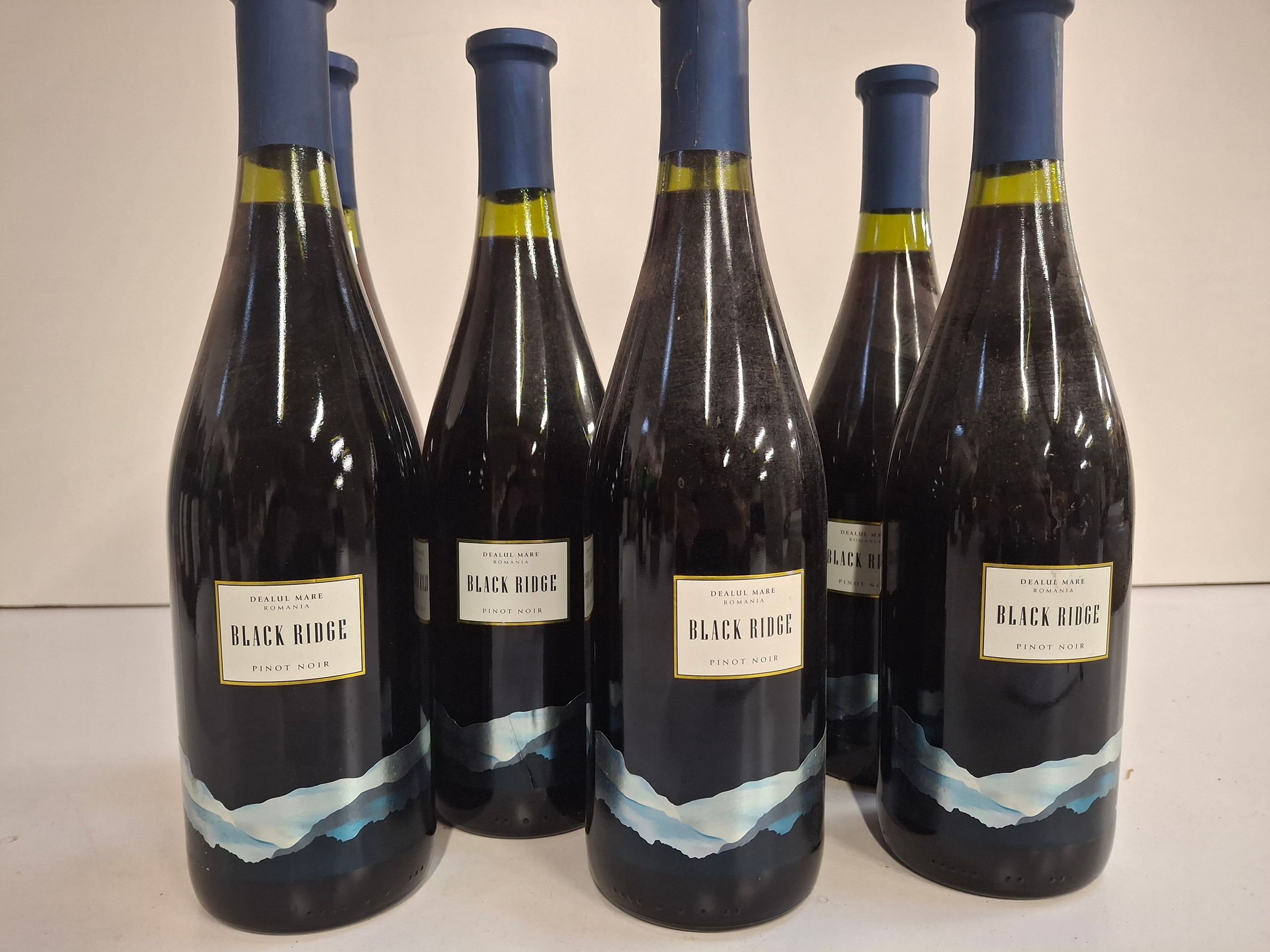 6 Bouteilles Pinot Noir Rouge Vin de Roumanie S/M Deal Ridge en l’état - Lazuli