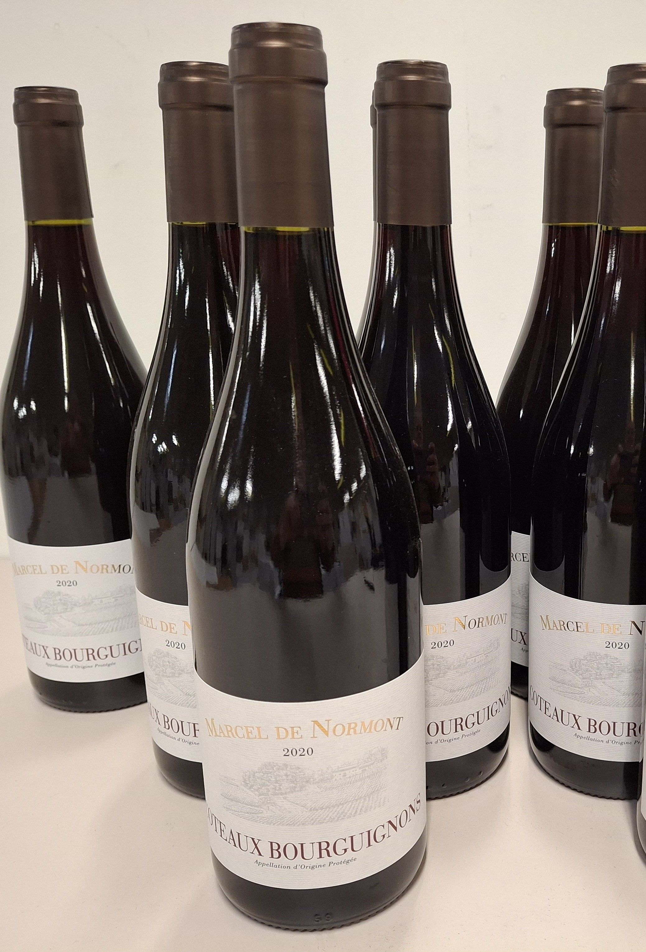 1 Bouteille Baron Philippe de Rothschild Mouton Cadet 1970  La Bergerie basse épaule capsule oxydée - Lazuli