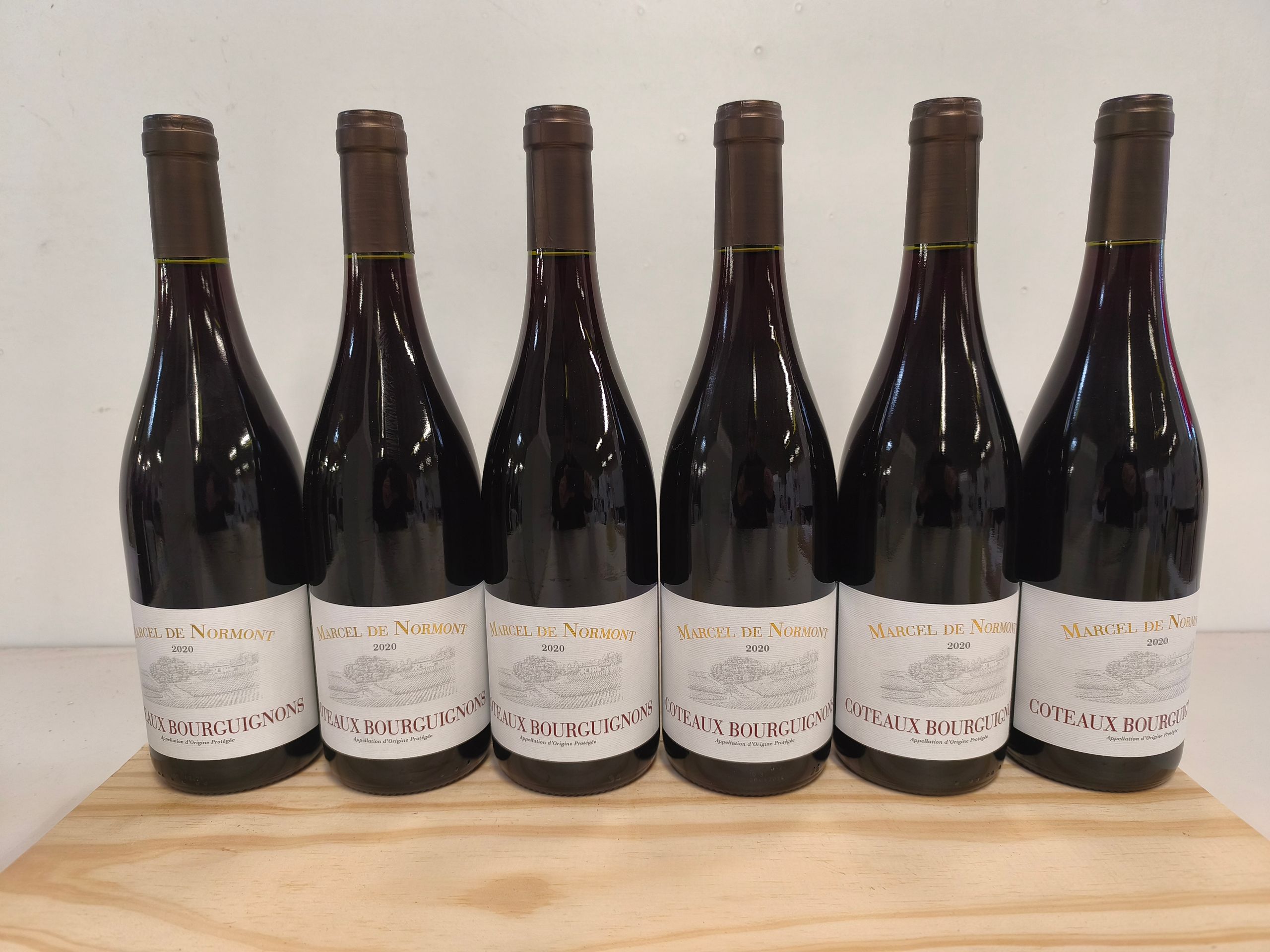 1 Bouteille Chambertin 1984  Domaine Rebourseau propriétaire récoltant très basse épaule capsule parfaite étiqueté abîmé - Lazuli