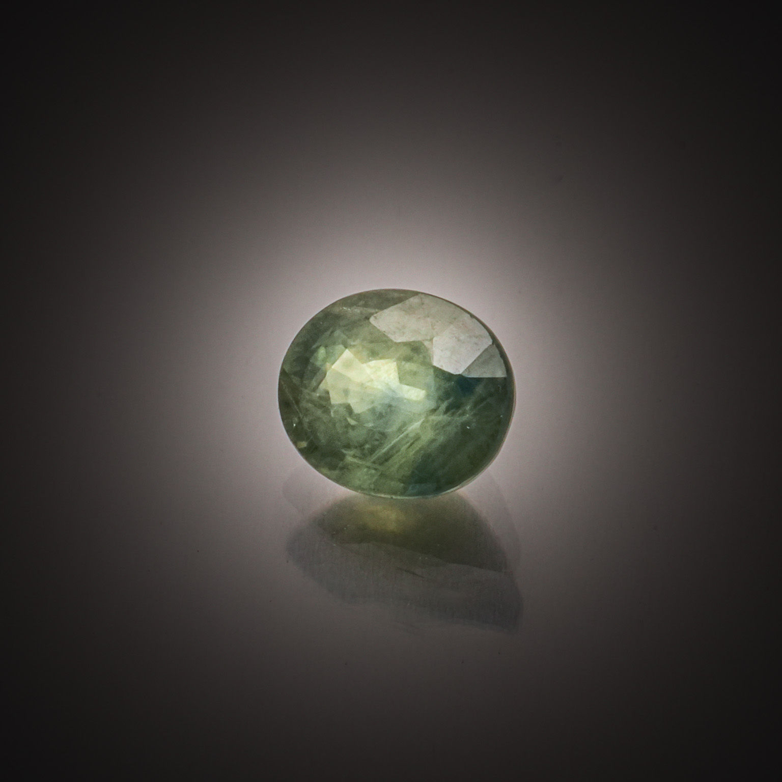 Grenat rhodolite poire sur papier. - Lazuli