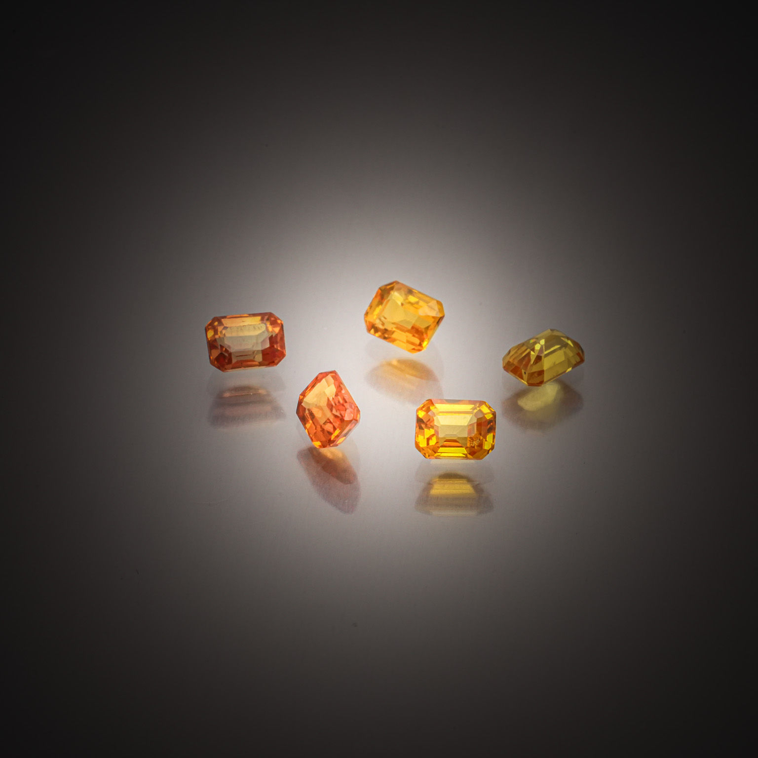 Lot de six péridots ronds sur papier. - Lazuli