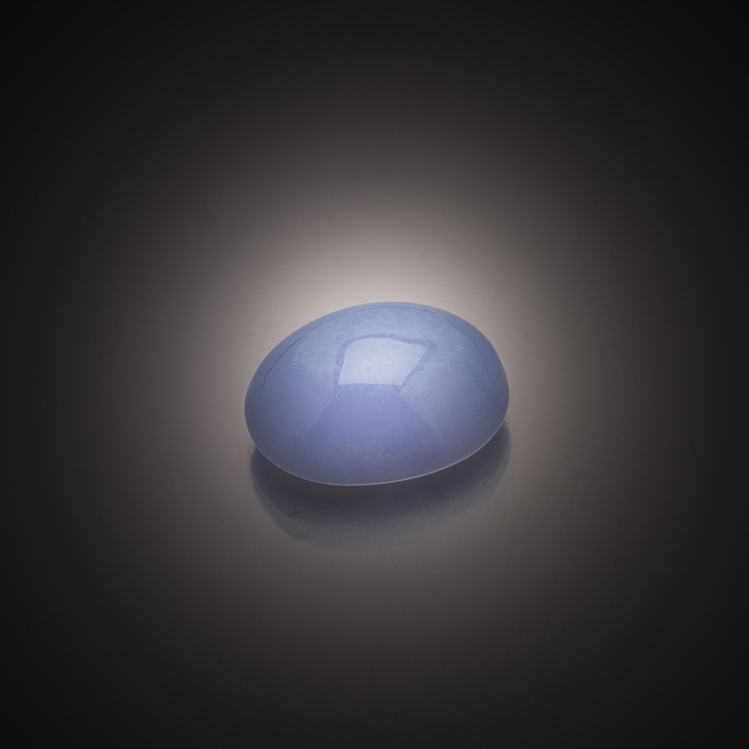 Rubis poire sur papier. - Lazuli