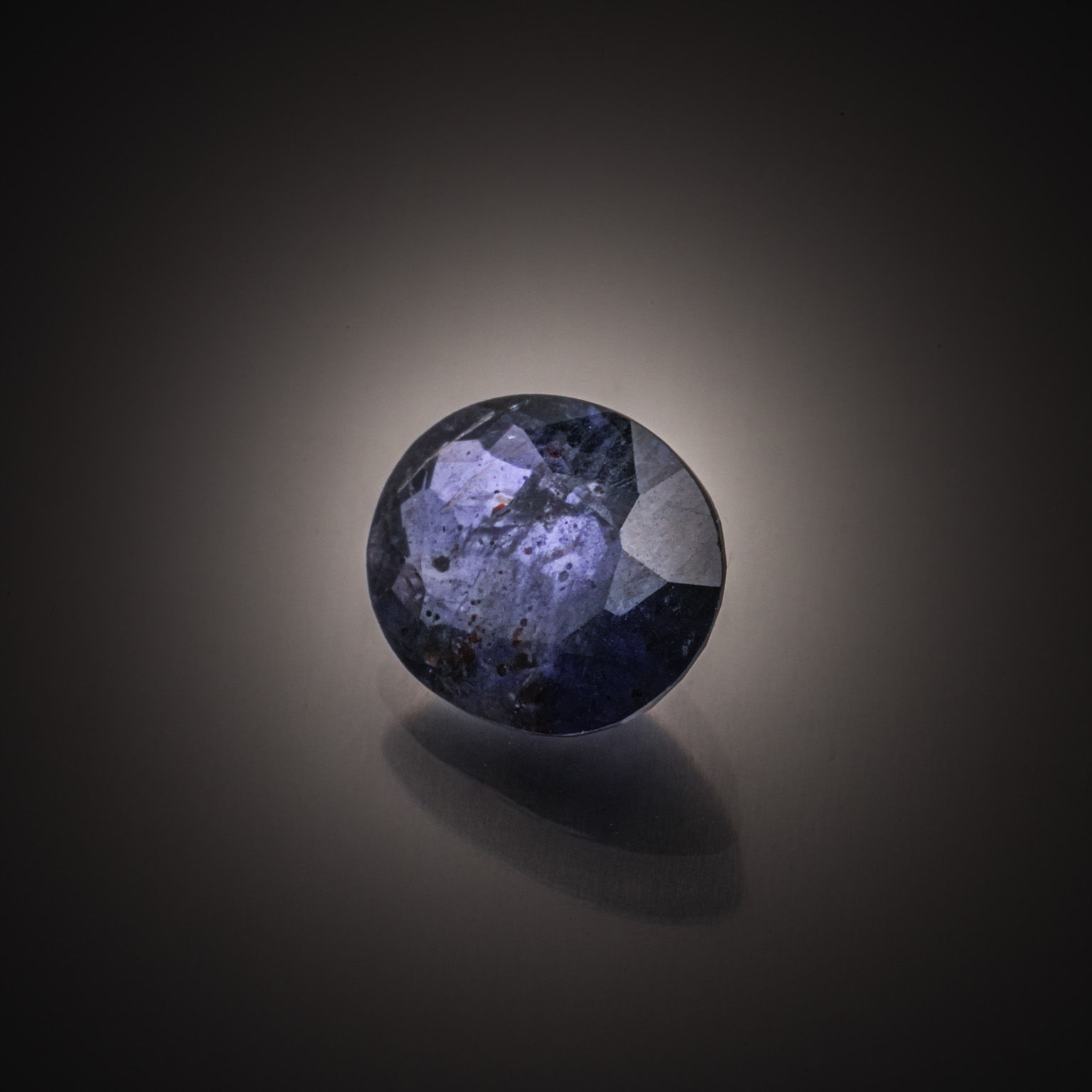 Grenat spessartite trillion sur papier. - Lazuli
