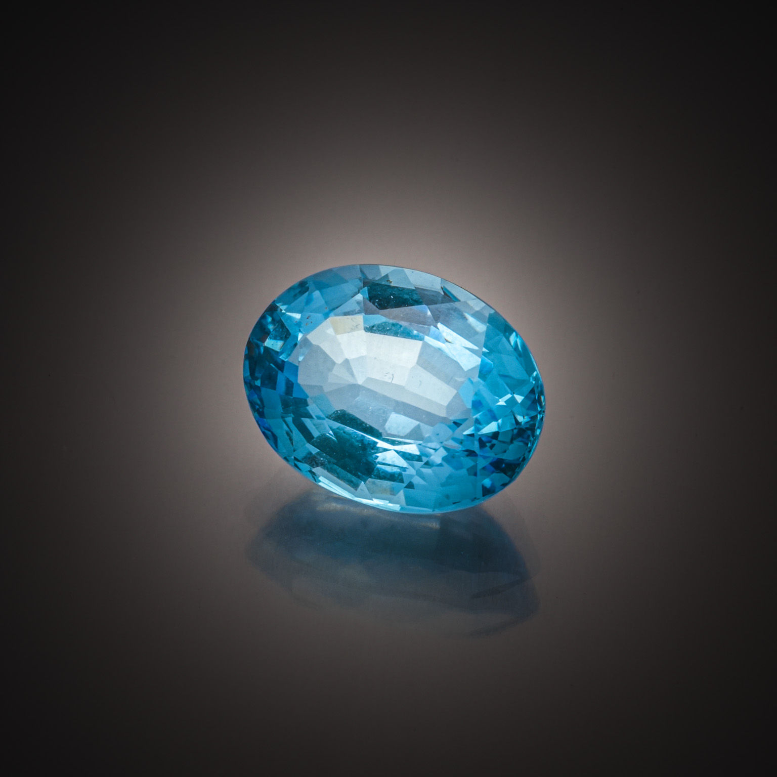Topaze impériale poire sur papier. - Lazuli