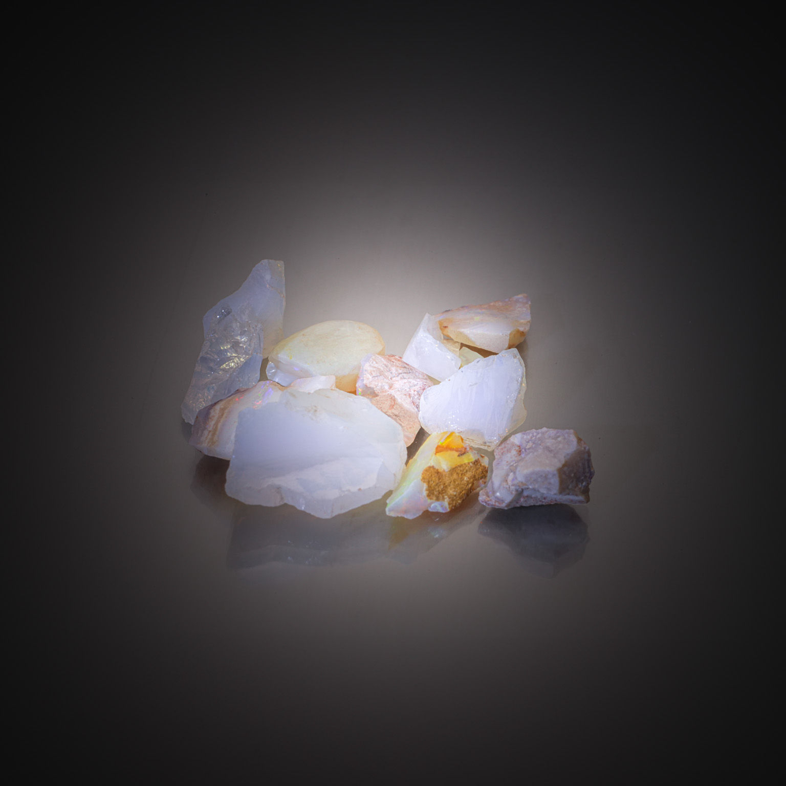 Lot de quatre saphirs ovales sur papier. - Lazuli