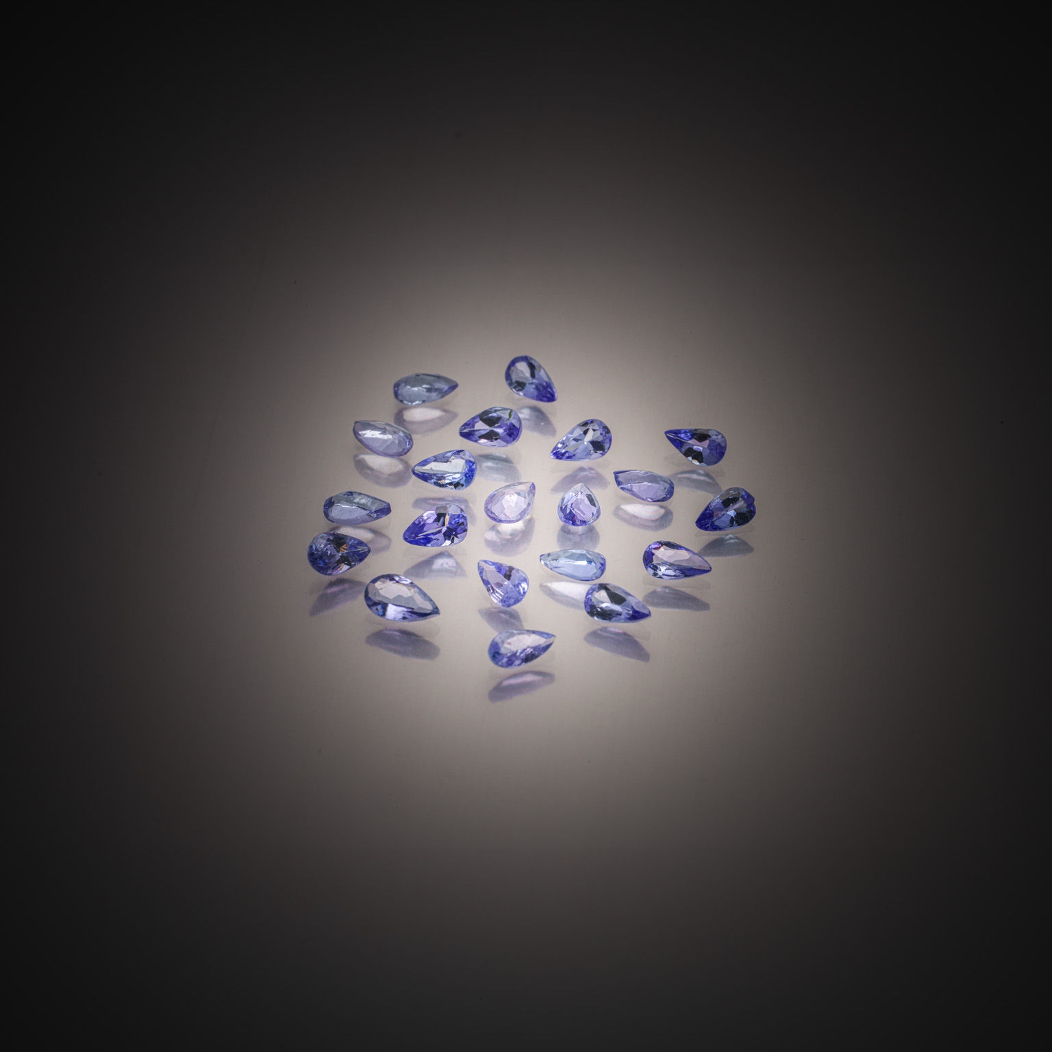 Pierre de soleil poire cabochon sur papier. - Lazuli