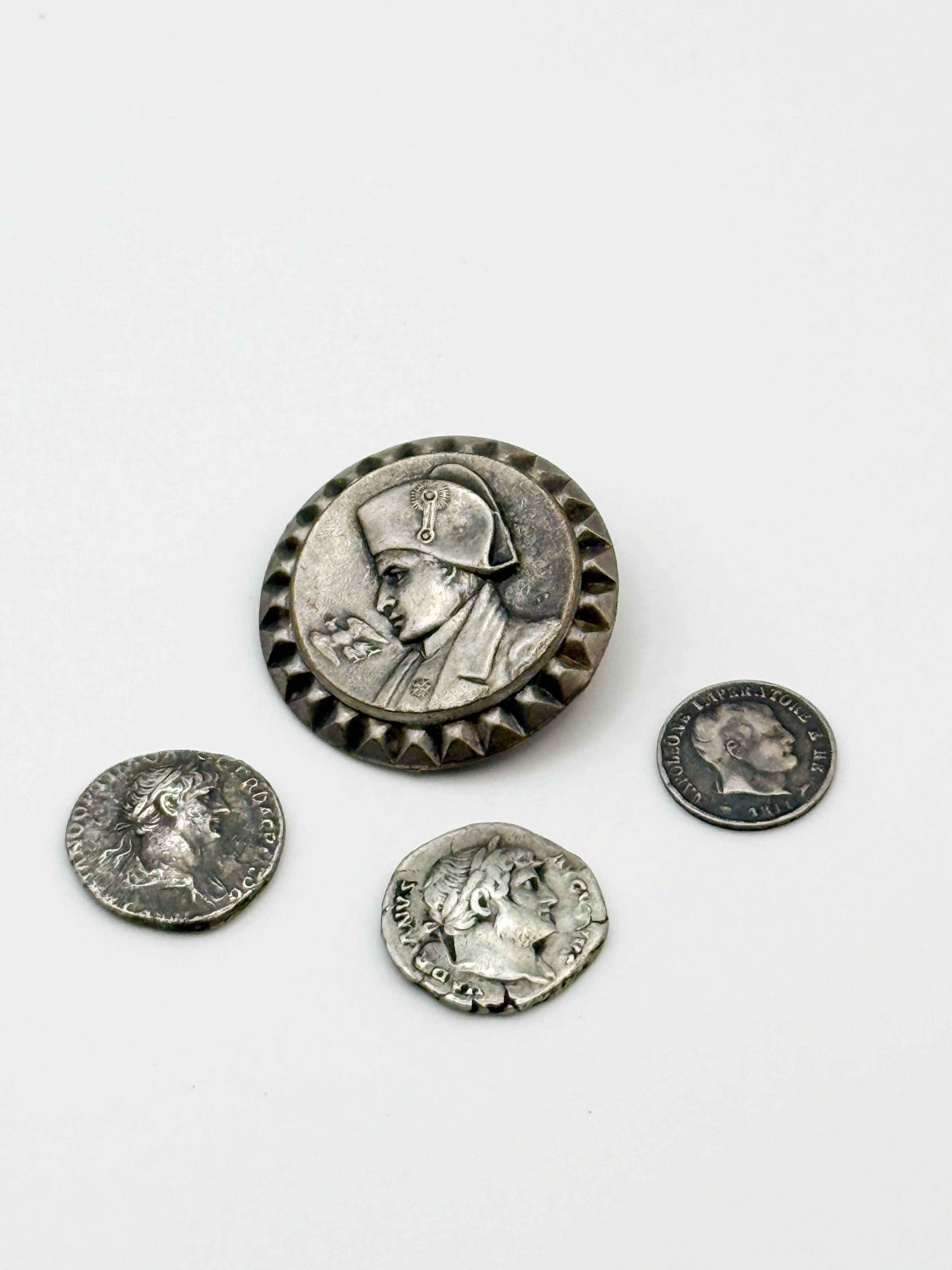 Lot de pièces en argent comprenant deux deniers et 5 Soldi Napoléon Ier 1811 M. - Lazuli