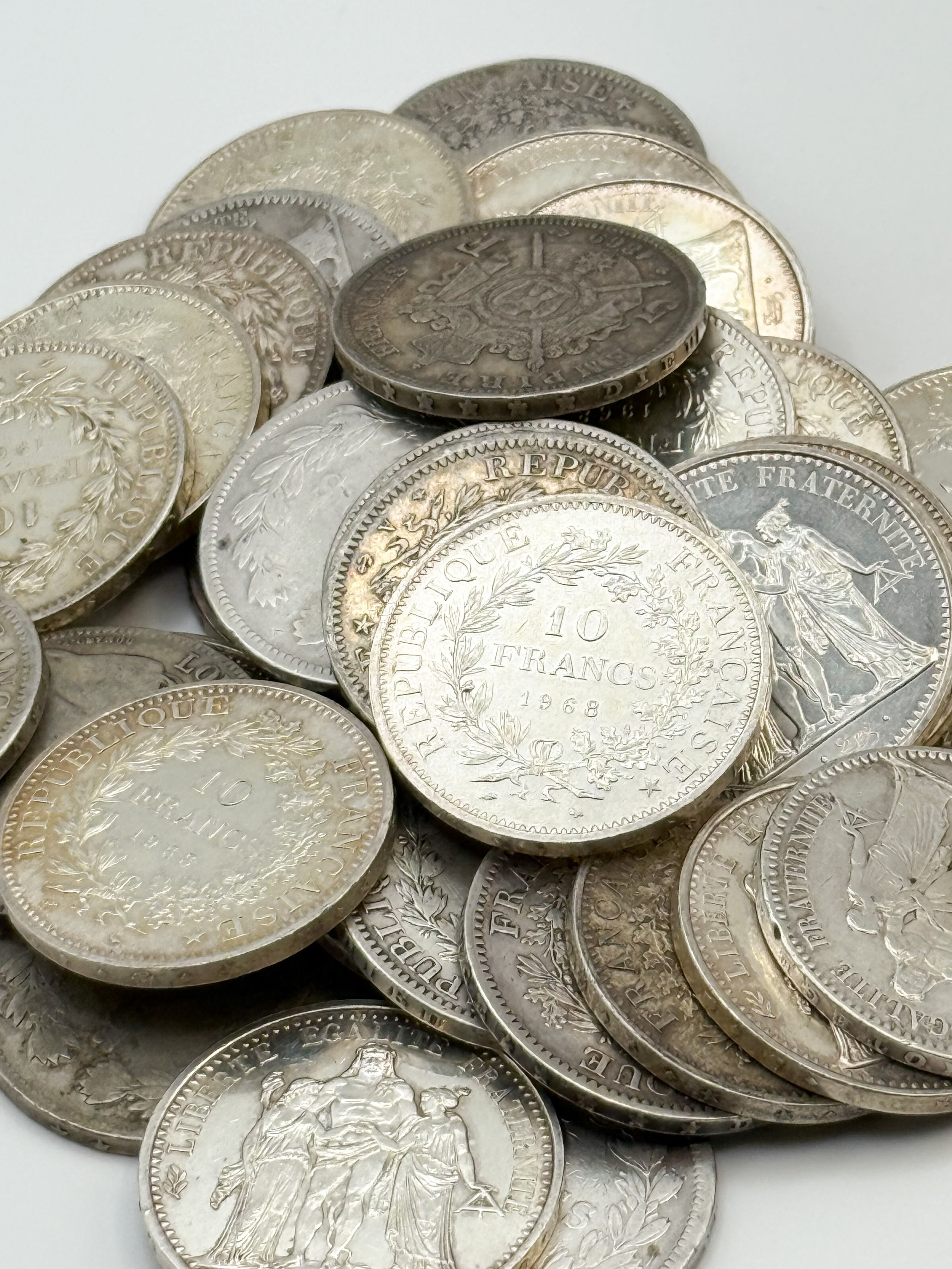 Lot de pièces en argent comprenant 5 francs Hercule, 10 francs Hercule, 5 francs Napoléon III, 5 francs Louis-Philippe. - Lazuli