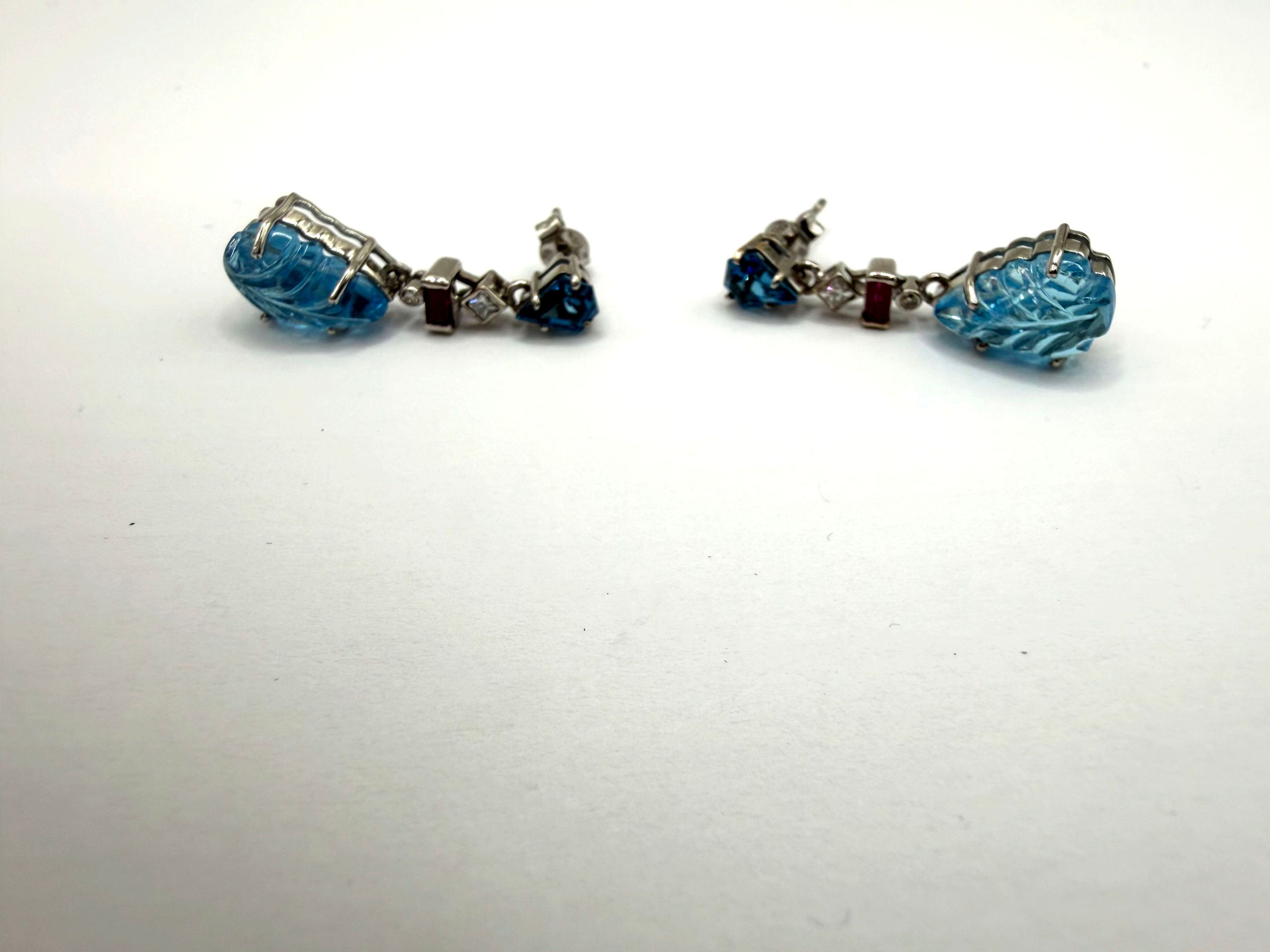 Bracelet en or jaune (750 millièmes) orné d&rsquo;un éléphant émaillé. - Lazuli