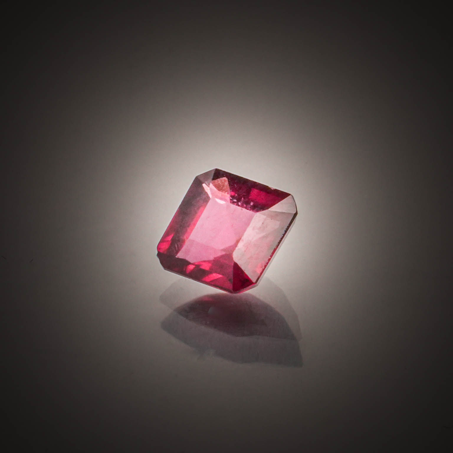 Lot de deux tanzanites ovales cabochons sur papier. - Lazuli