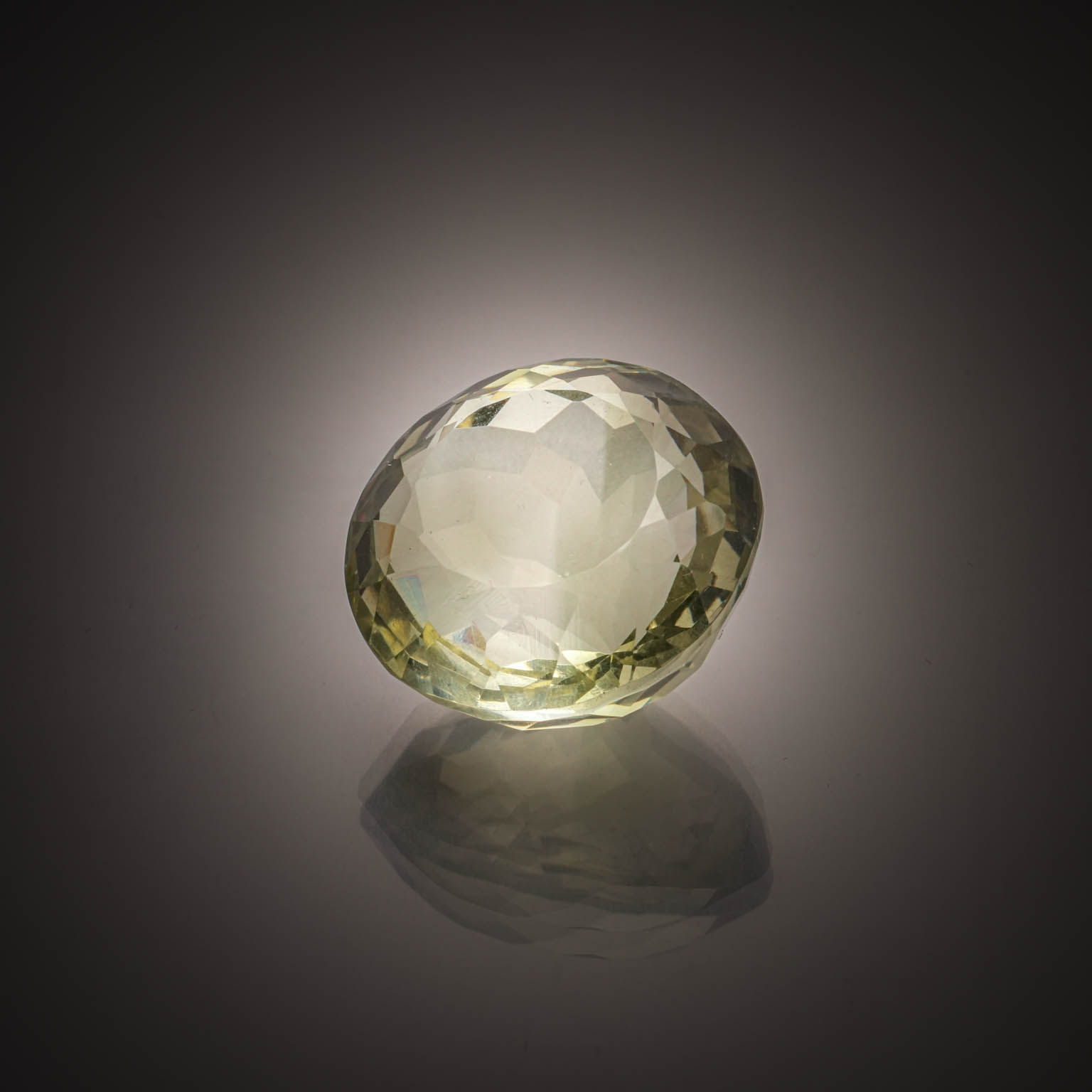 Prasiolite ronde sur papier. - Lazuli