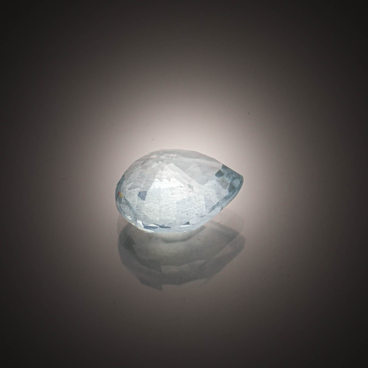 Amétrine poire cabochon sur papier. - Lazuli