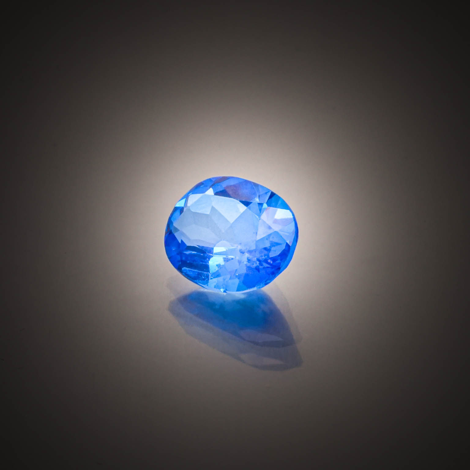 Iolite ovale sur papier - Lazuli