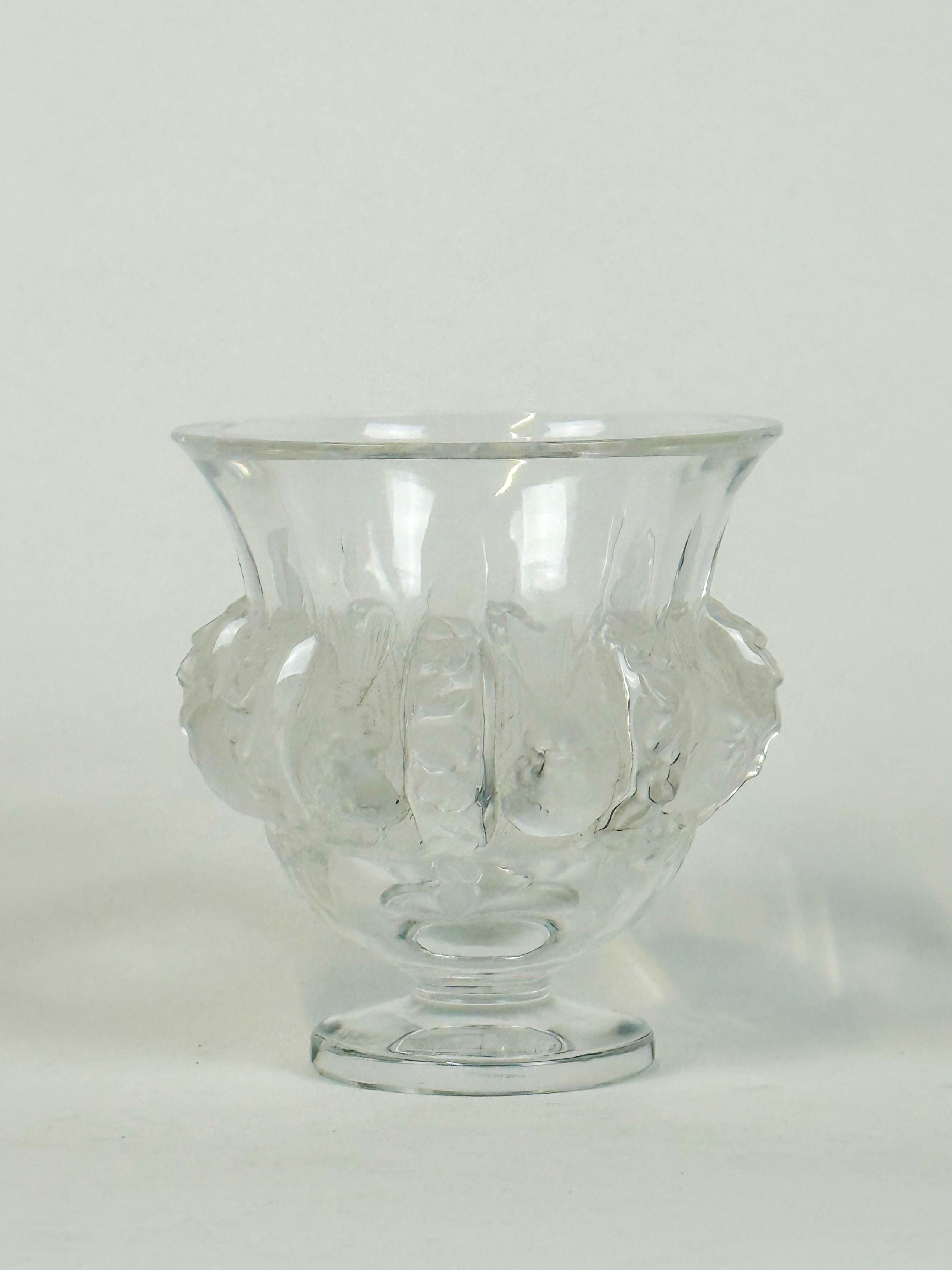 Timbale en argent ornée d’un cartouche de style rocaille en applique, gravé en son centre  Etienne . - Lazuli