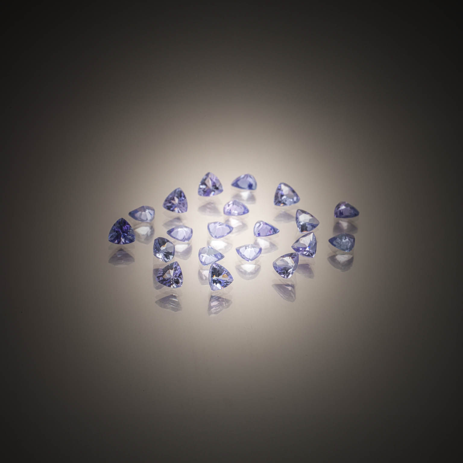 Scapolite poire sur papier. - Lazuli