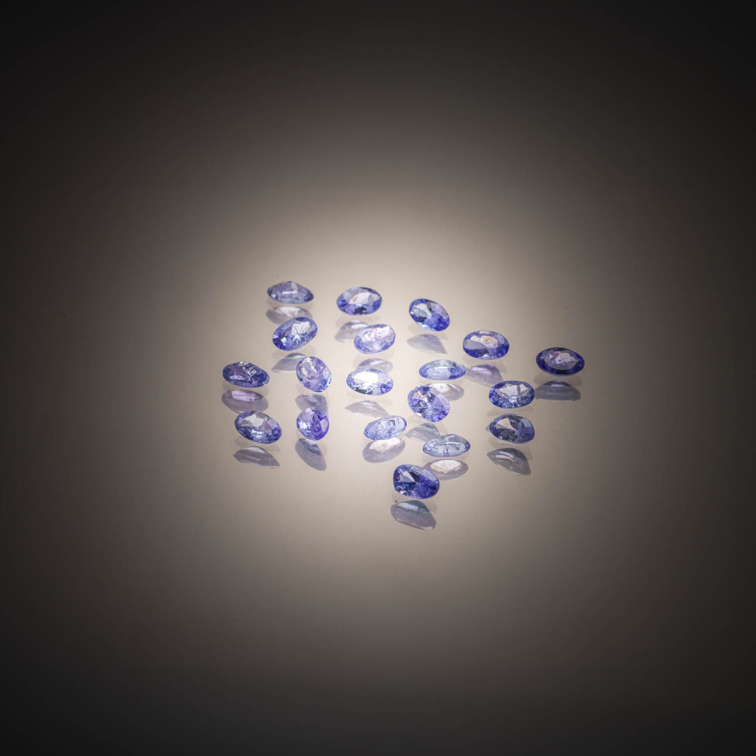 Améthyste poire sur papier. - Lazuli