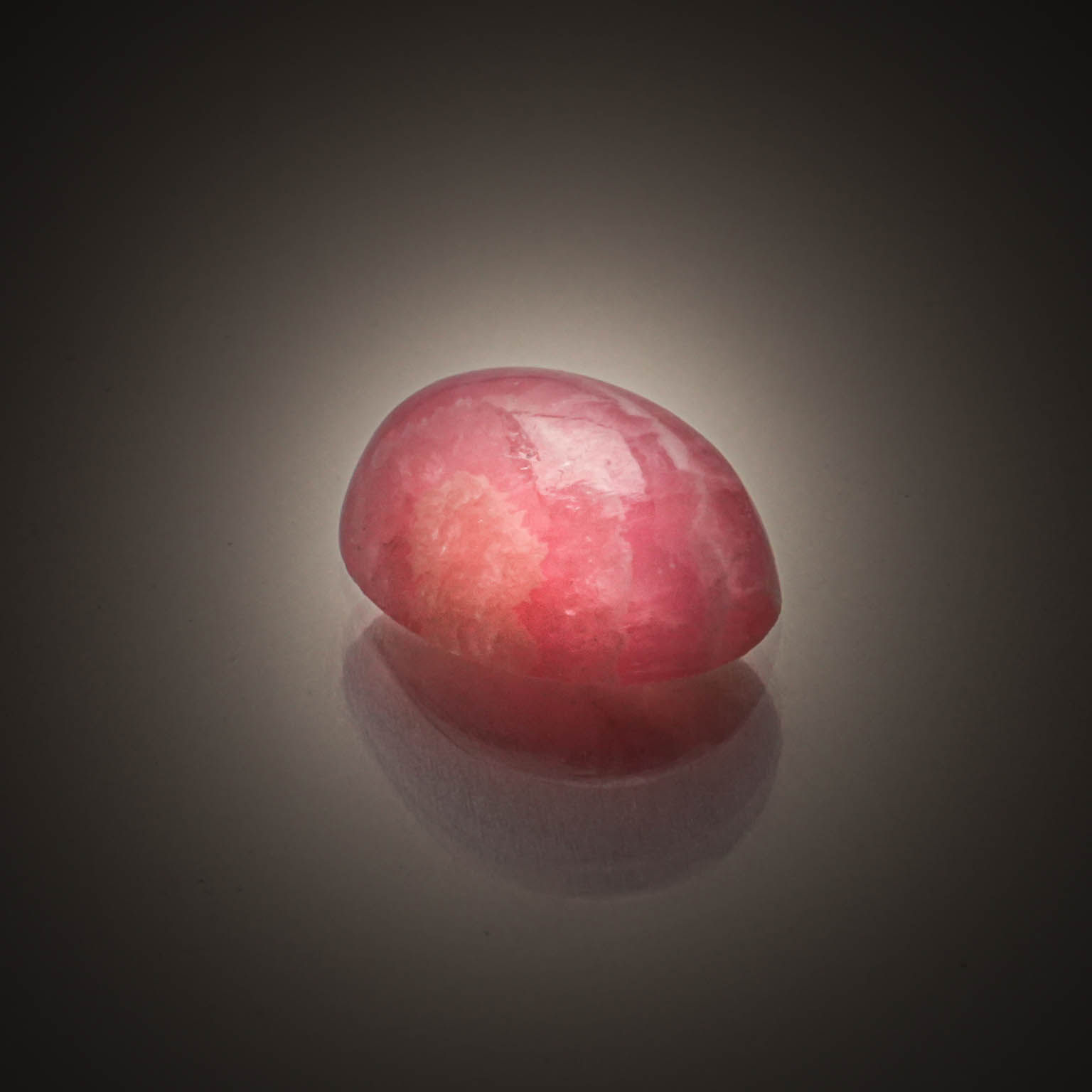 Pierre de soleil poire cabochon sur papier. - Lazuli