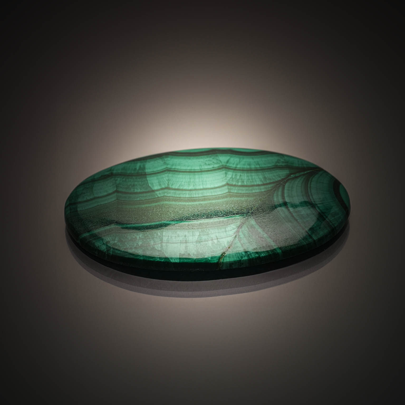 Malachite ovale sur papier. - Lazuli