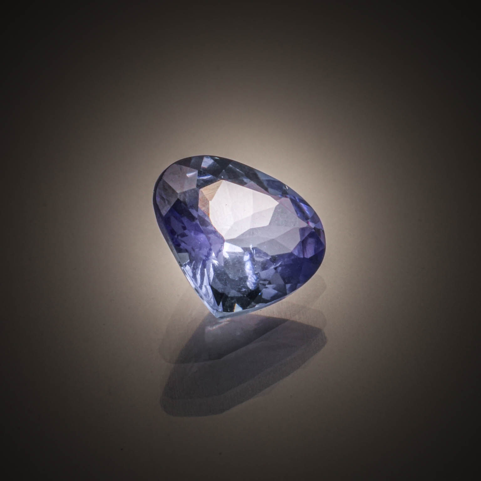 Scapolite poire sur papier. - Lazuli