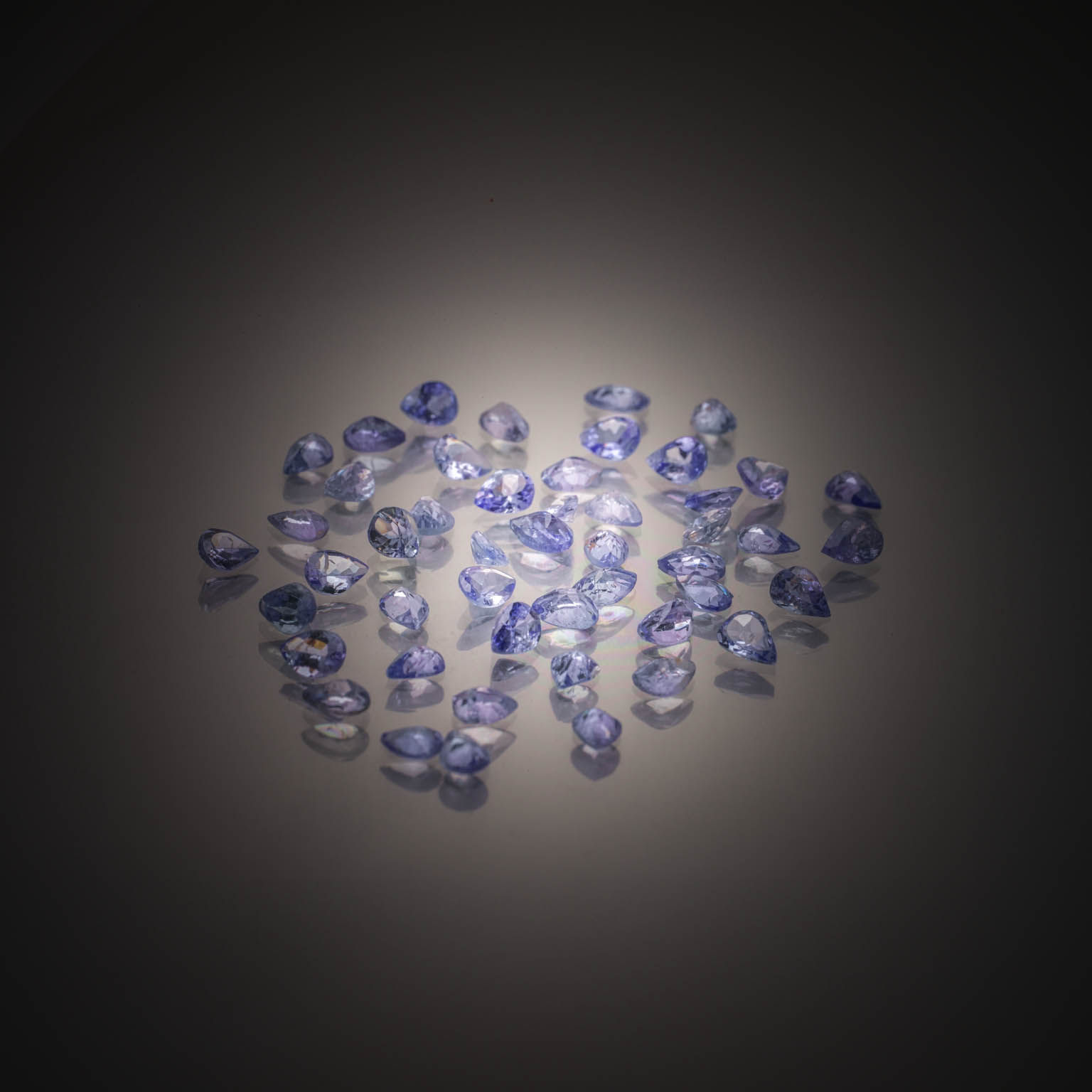 Topaze bleue (Swiss Blue) coussin sur papier. - Lazuli