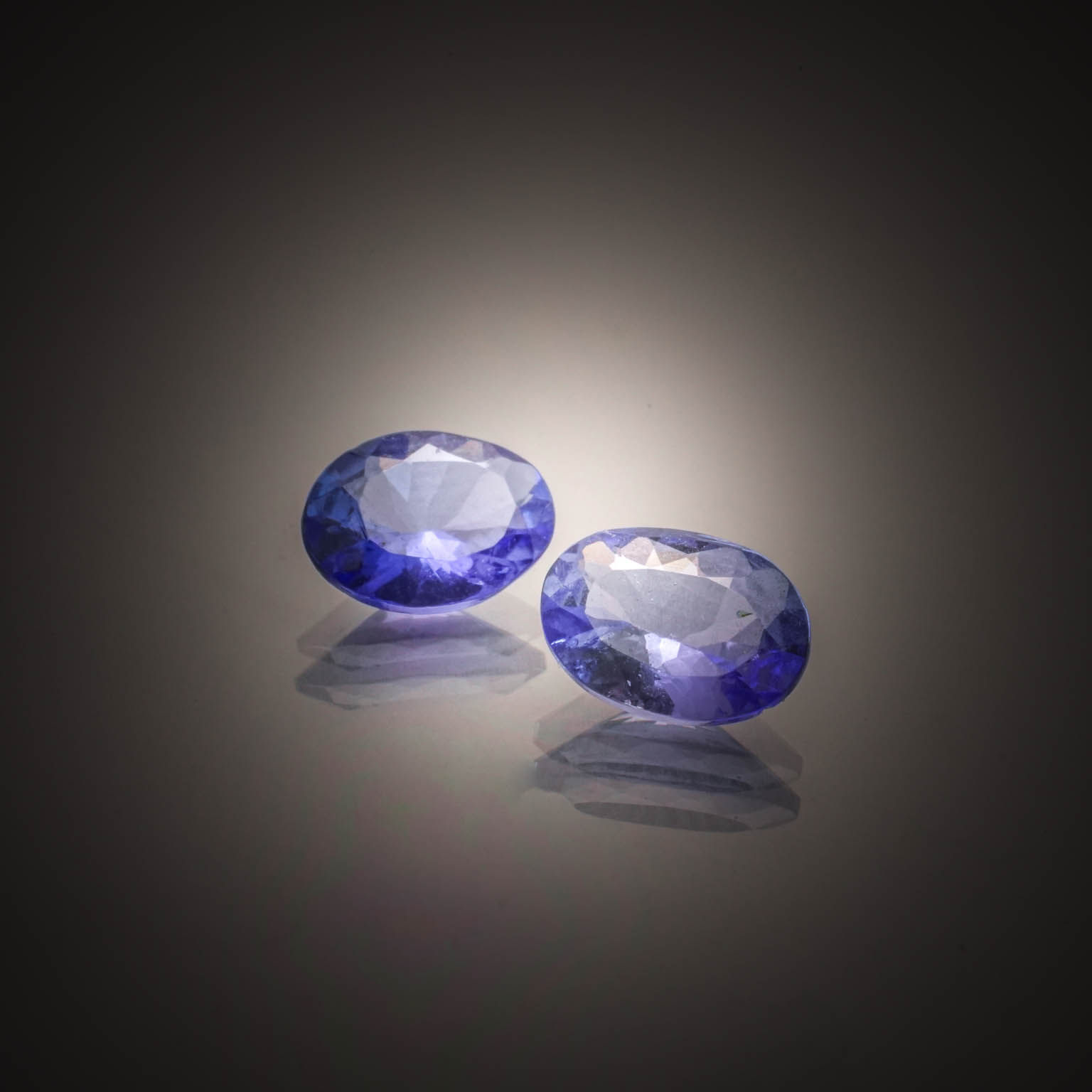Citrine poire sur papier. - Lazuli