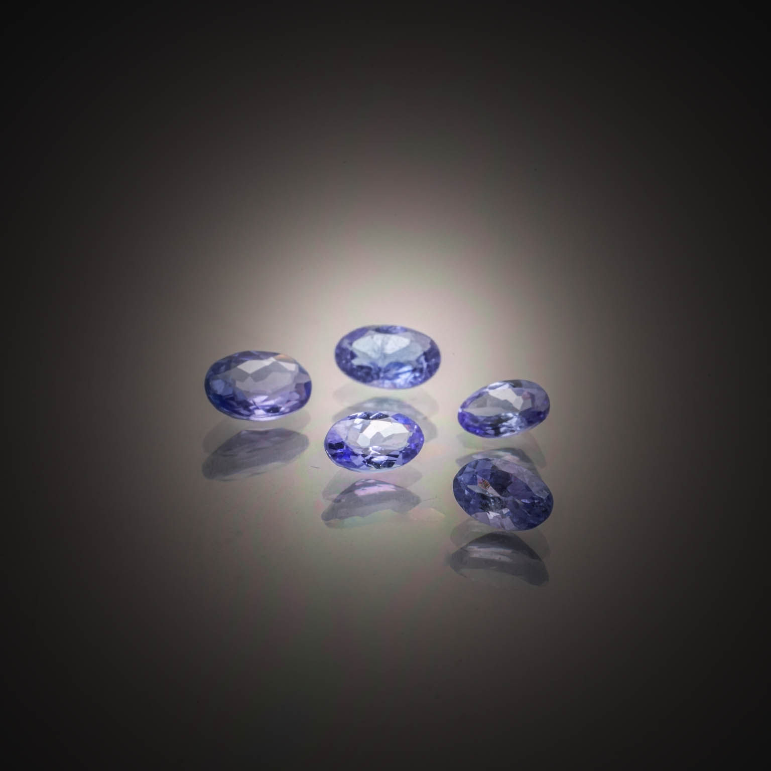 Citrine poire sur papier. - Lazuli