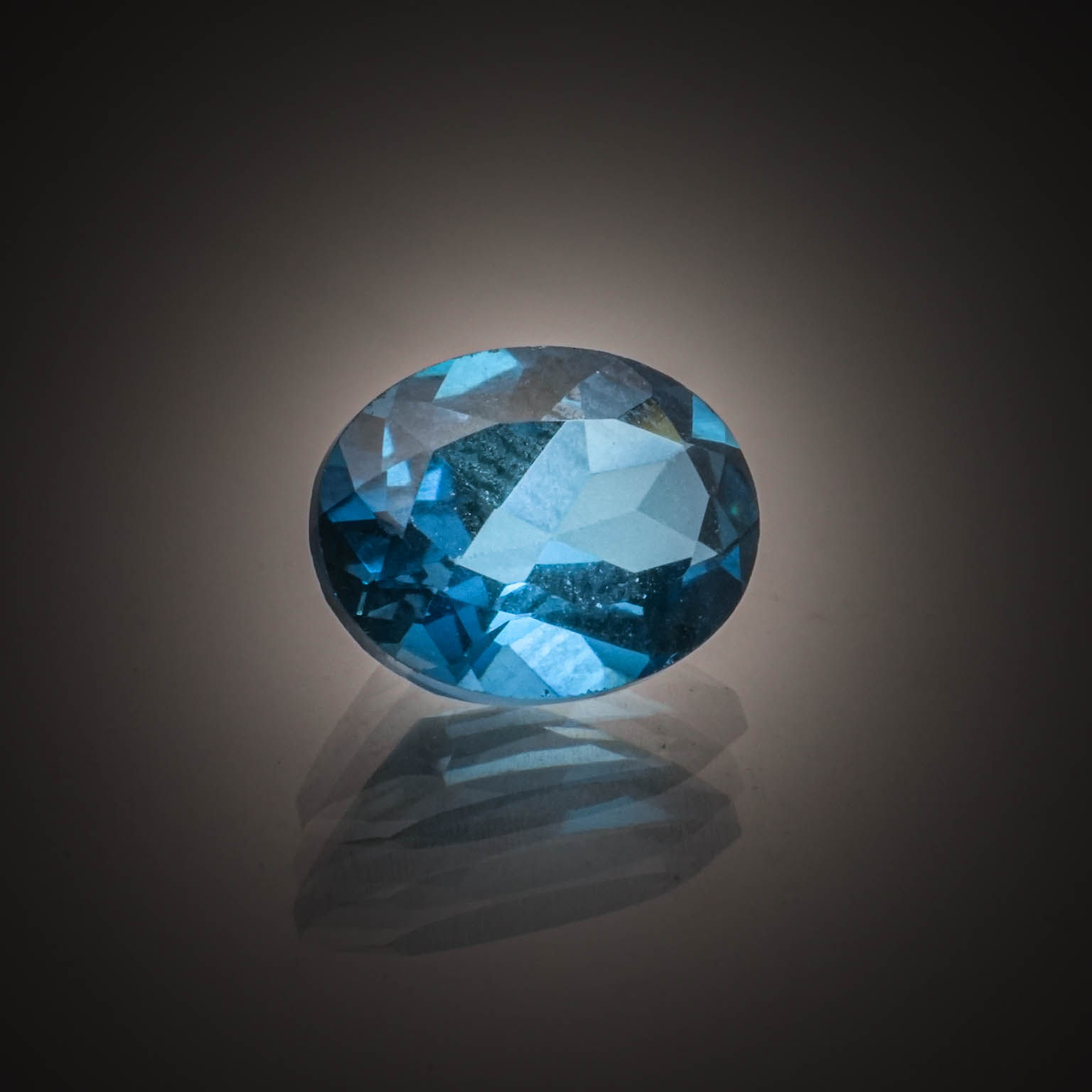 Grandidierite ovale sur papier. - Lazuli