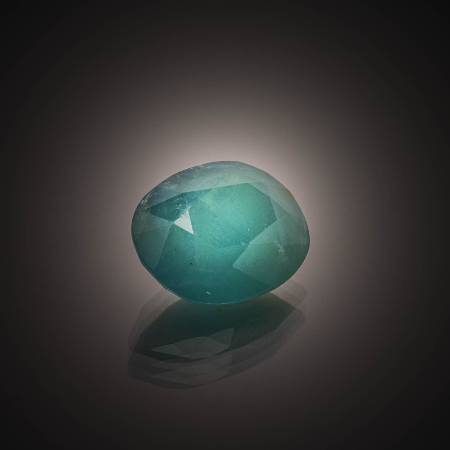 Grandidierite ovale sur papier. - Lazuli