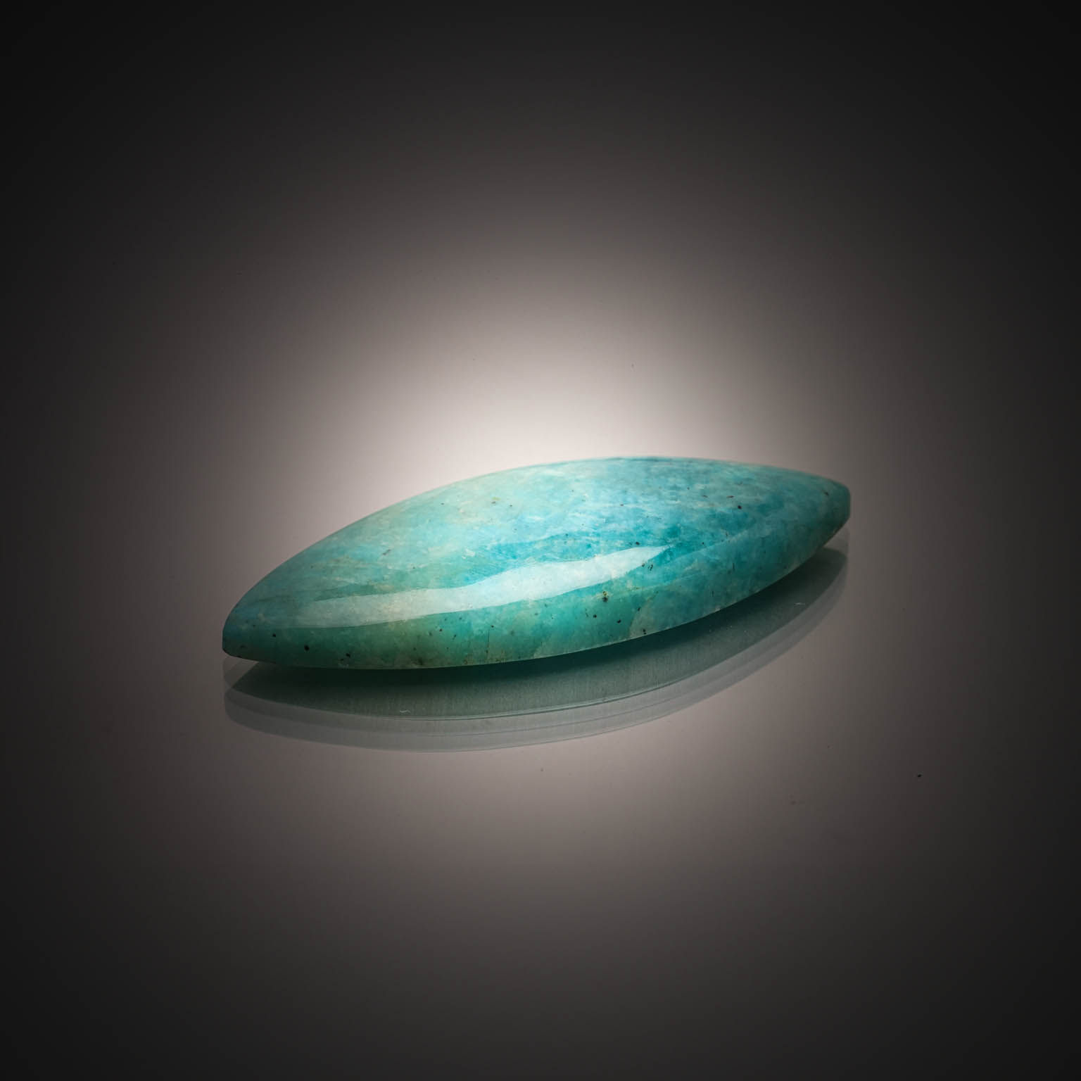 Amazonite marquise cabochon sur papier. - Lazuli