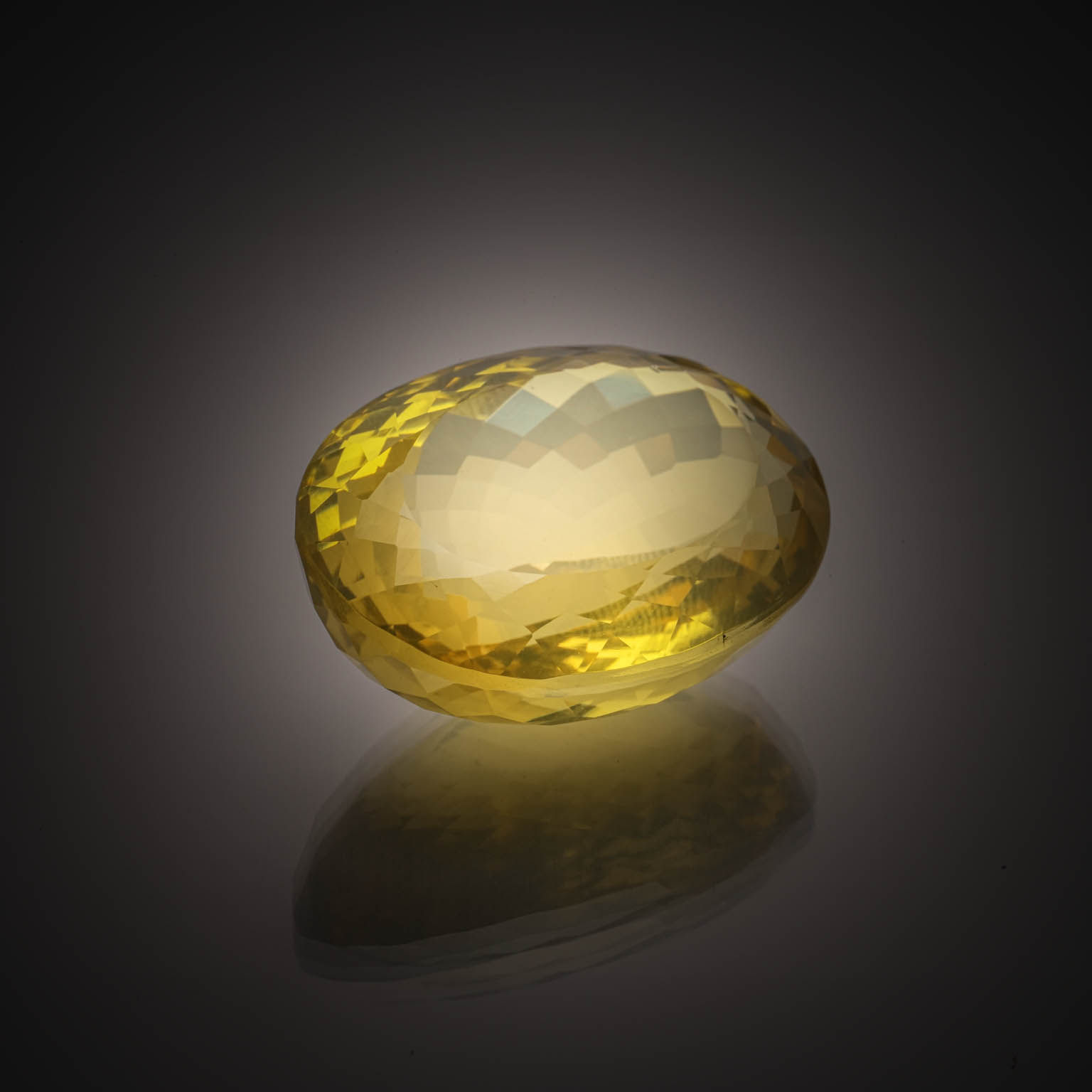 Quartz lemon ovale sur papier. - Lazuli