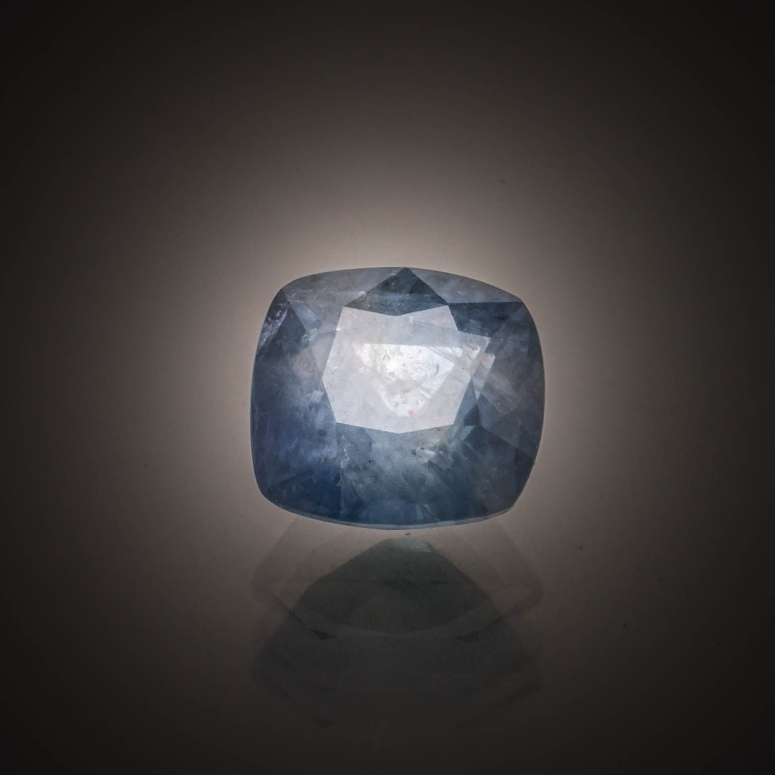 Saphir coussin sur papier. - Lazuli