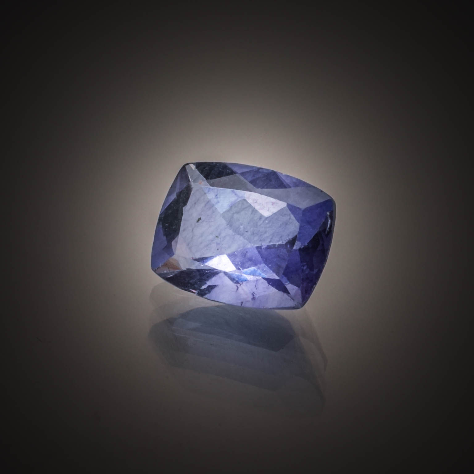 Fluorite bleue/violette coussin sur papier. - Lazuli