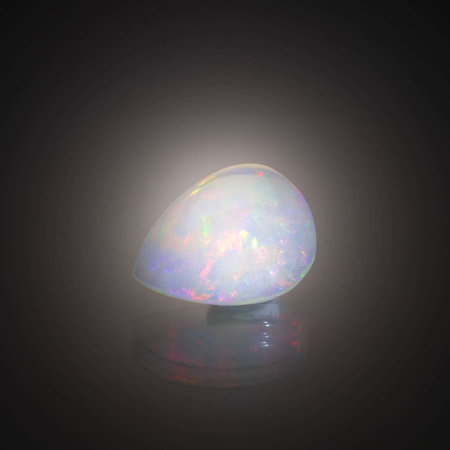 Fluorite bleue trillion sur papier. - Lazuli