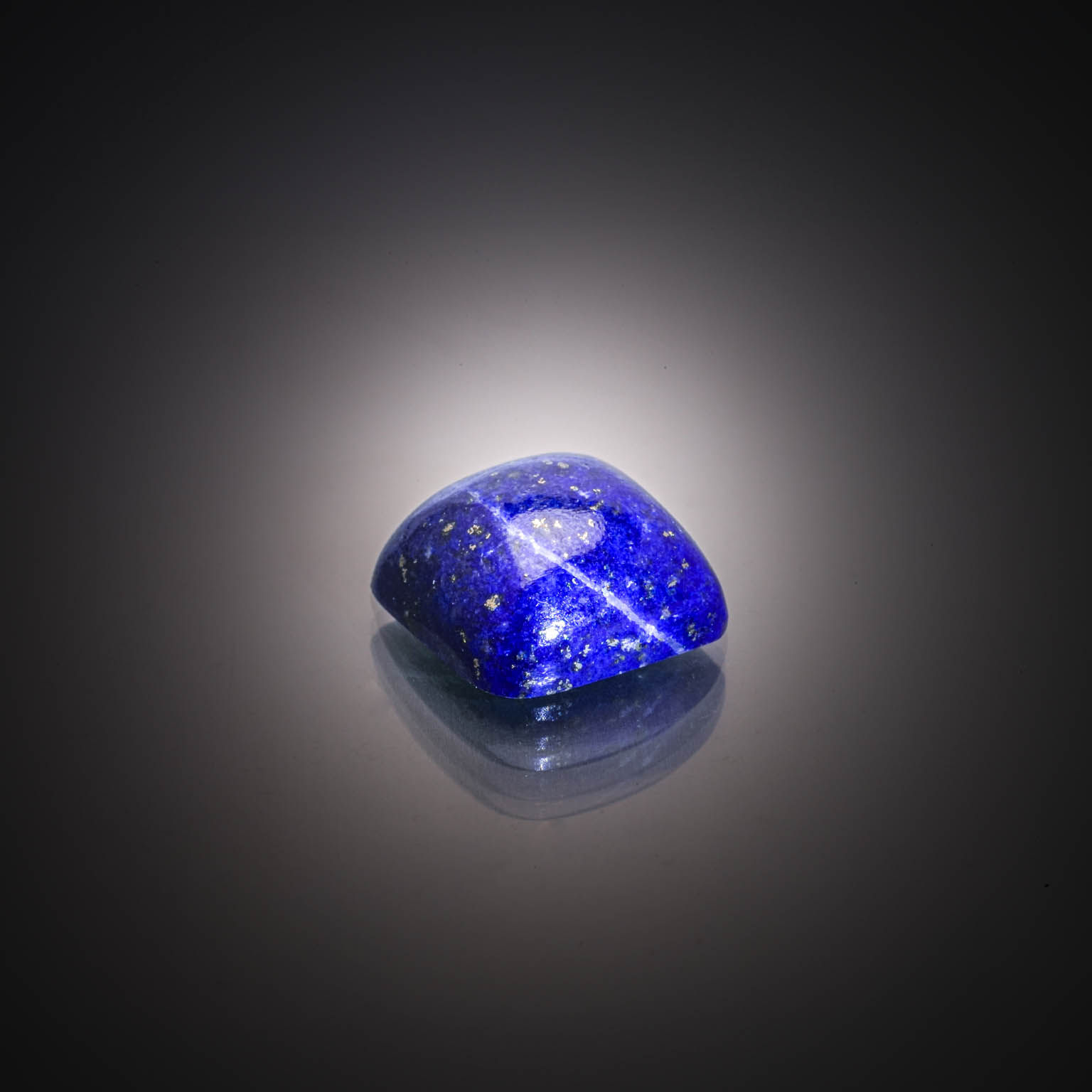 Lapis lazuli cabochon sur papier. - Lazuli