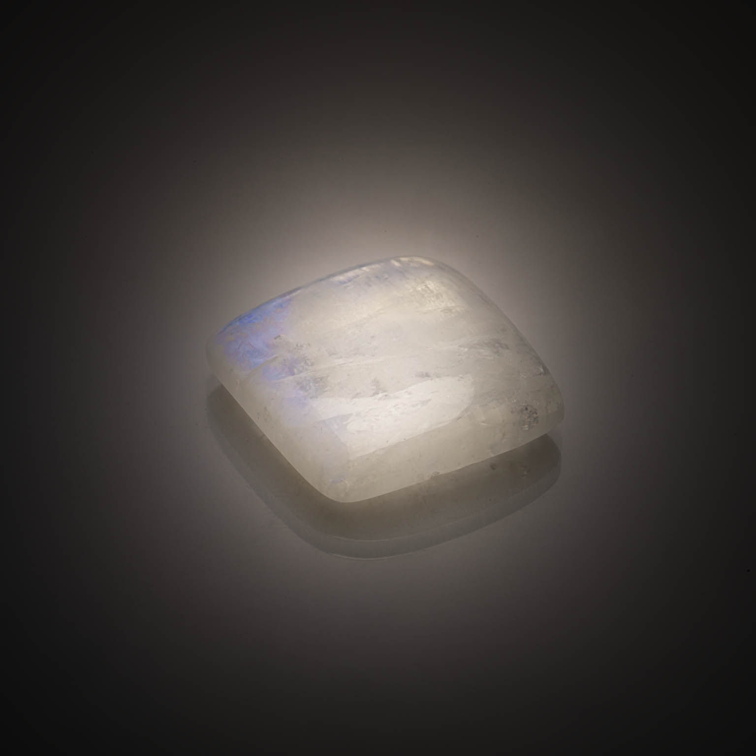 Améthyste ovale sur papier. - Lazuli