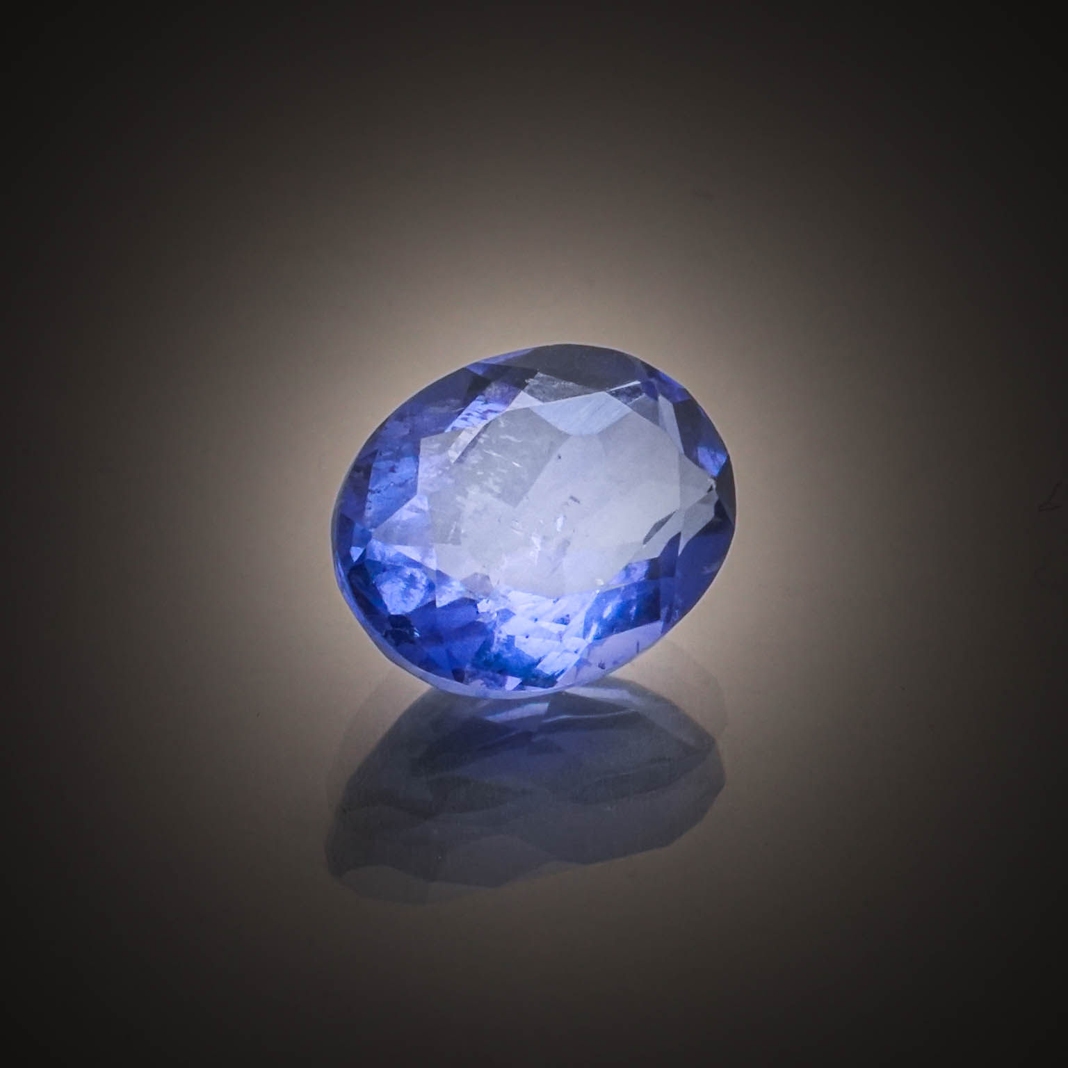 Pierre de lune poire cabochon sur papier. - Lazuli