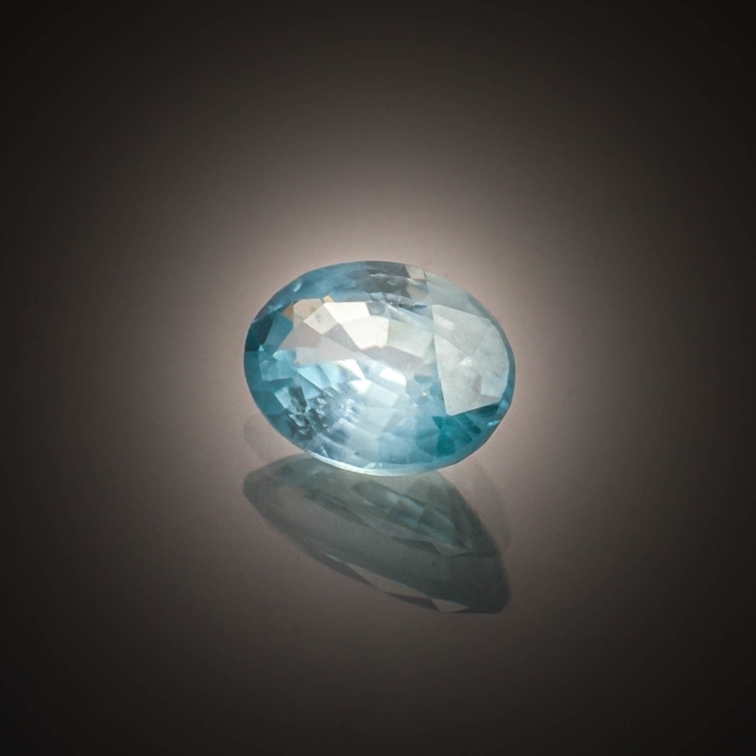 Lot de quatre améthystes ovales cabochons sur papier. - Lazuli